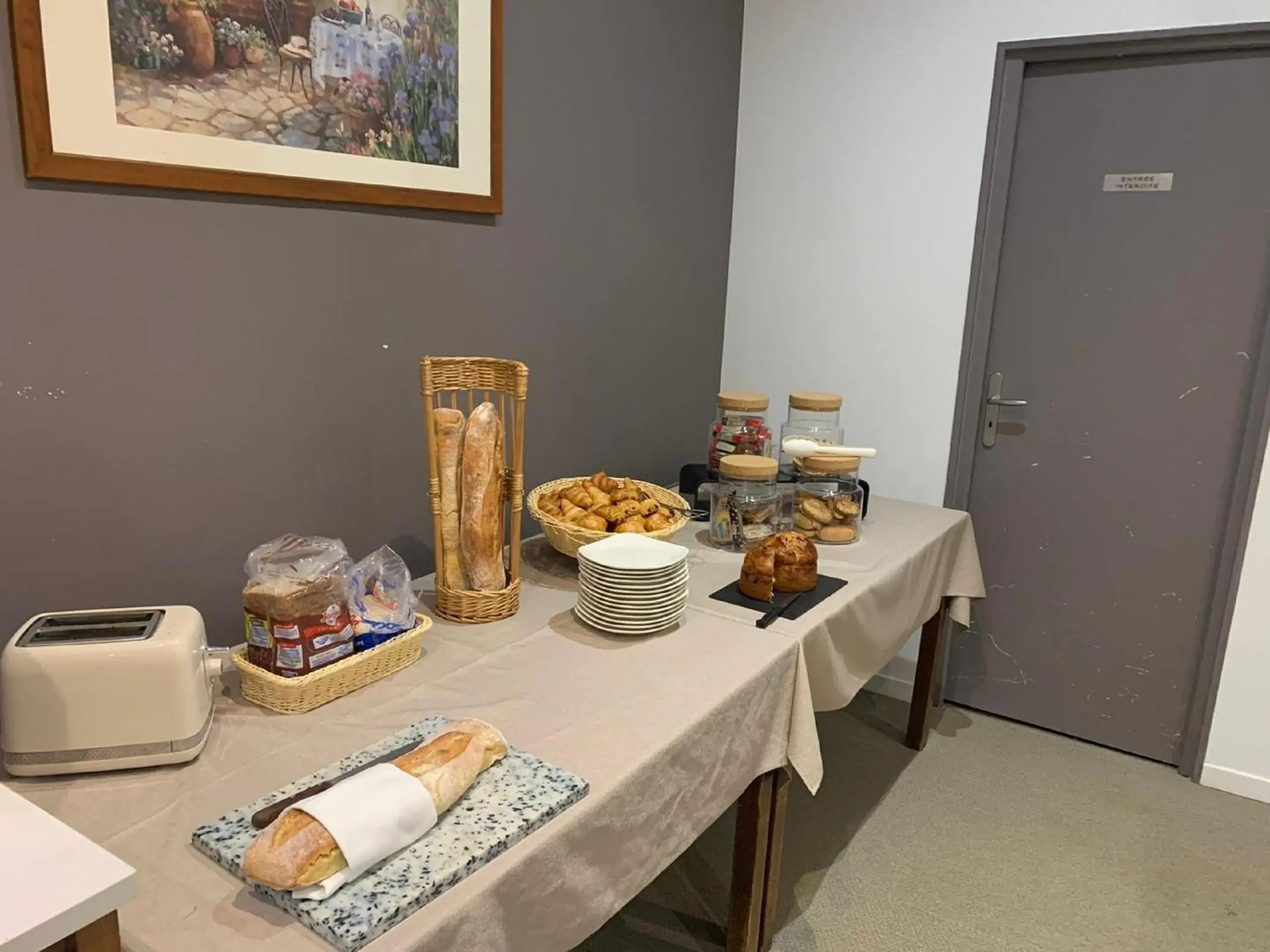 Breakfast in Logis Hotel-Restaurant Saint Romain Breakfast in Logis Hotel-Restaurant Saint Romain