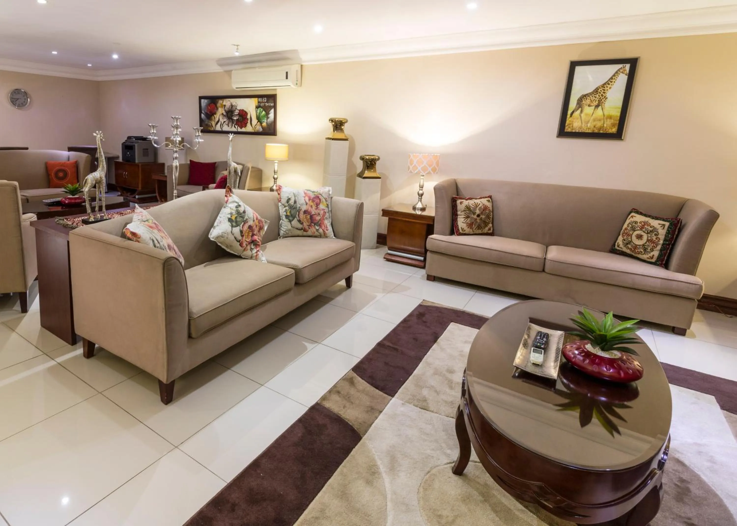 Lounge or bar in Lakeview Boutique Hotel & Conference Center