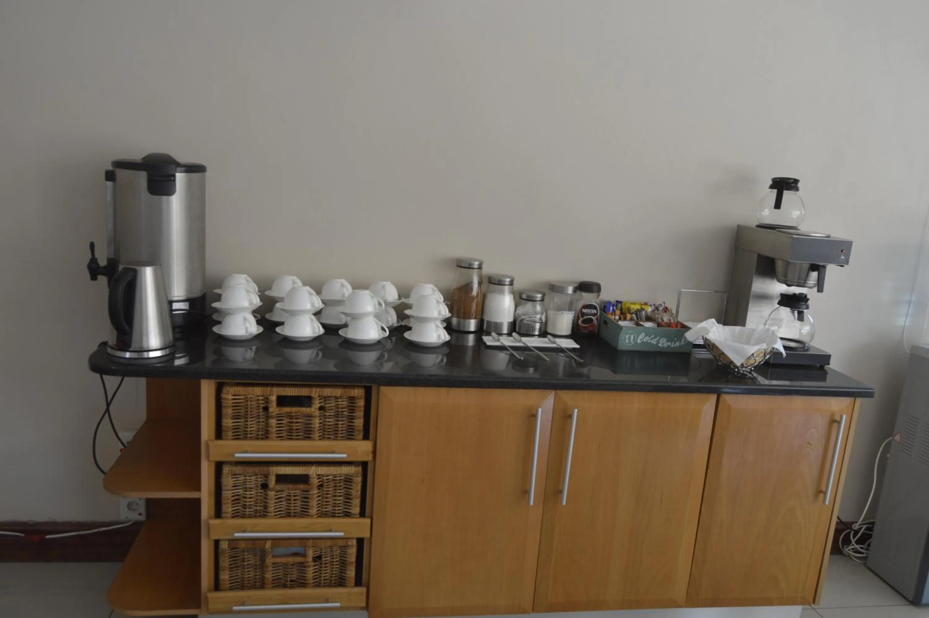 Coffee/tea facilities in Lakeview Boutique Hotel & Conference Center