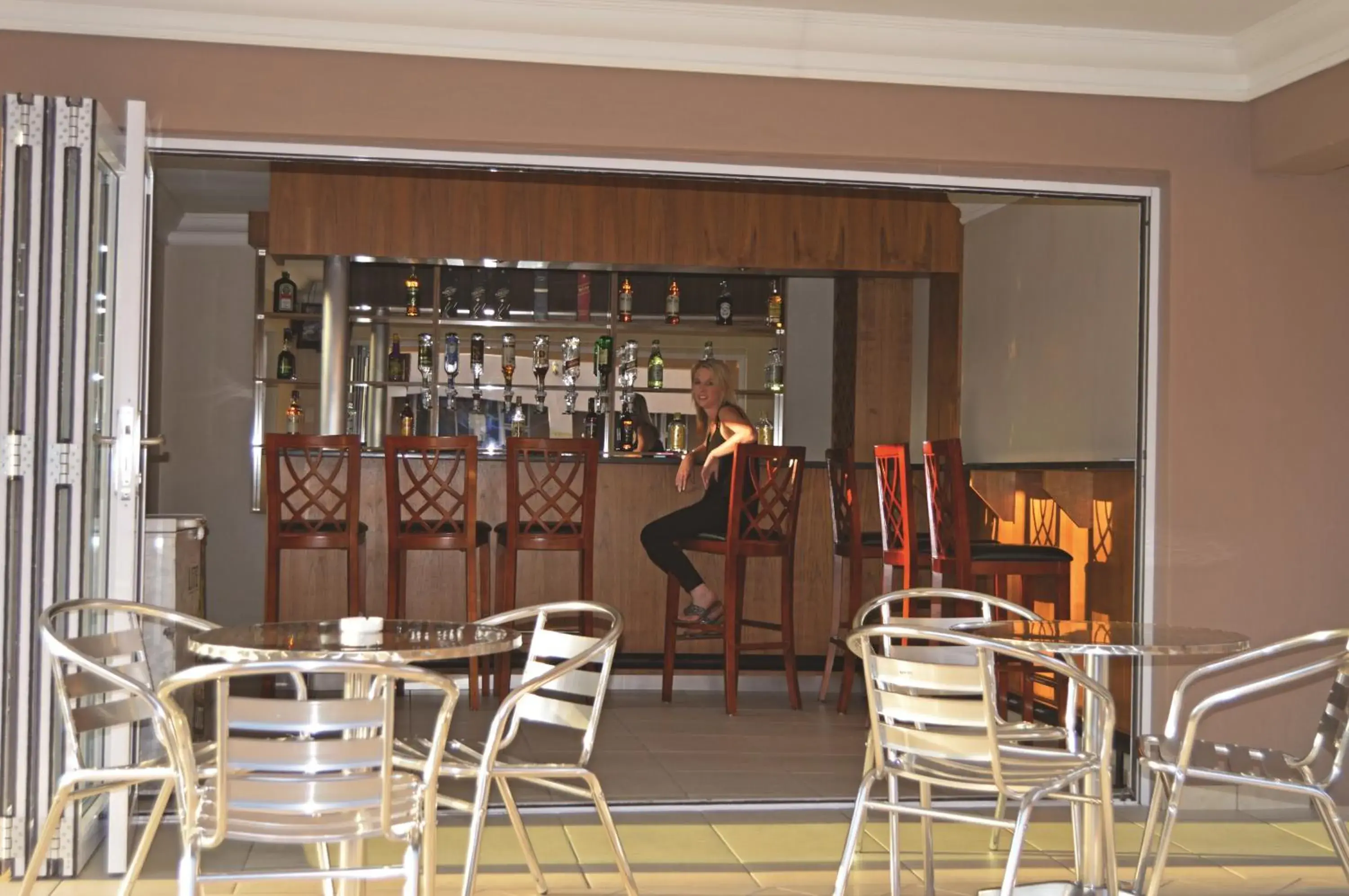 Lounge or bar in Lakeview Boutique Hotel & Conference Center Lounge or bar in Lakeview Boutique Hotel & Conference Center