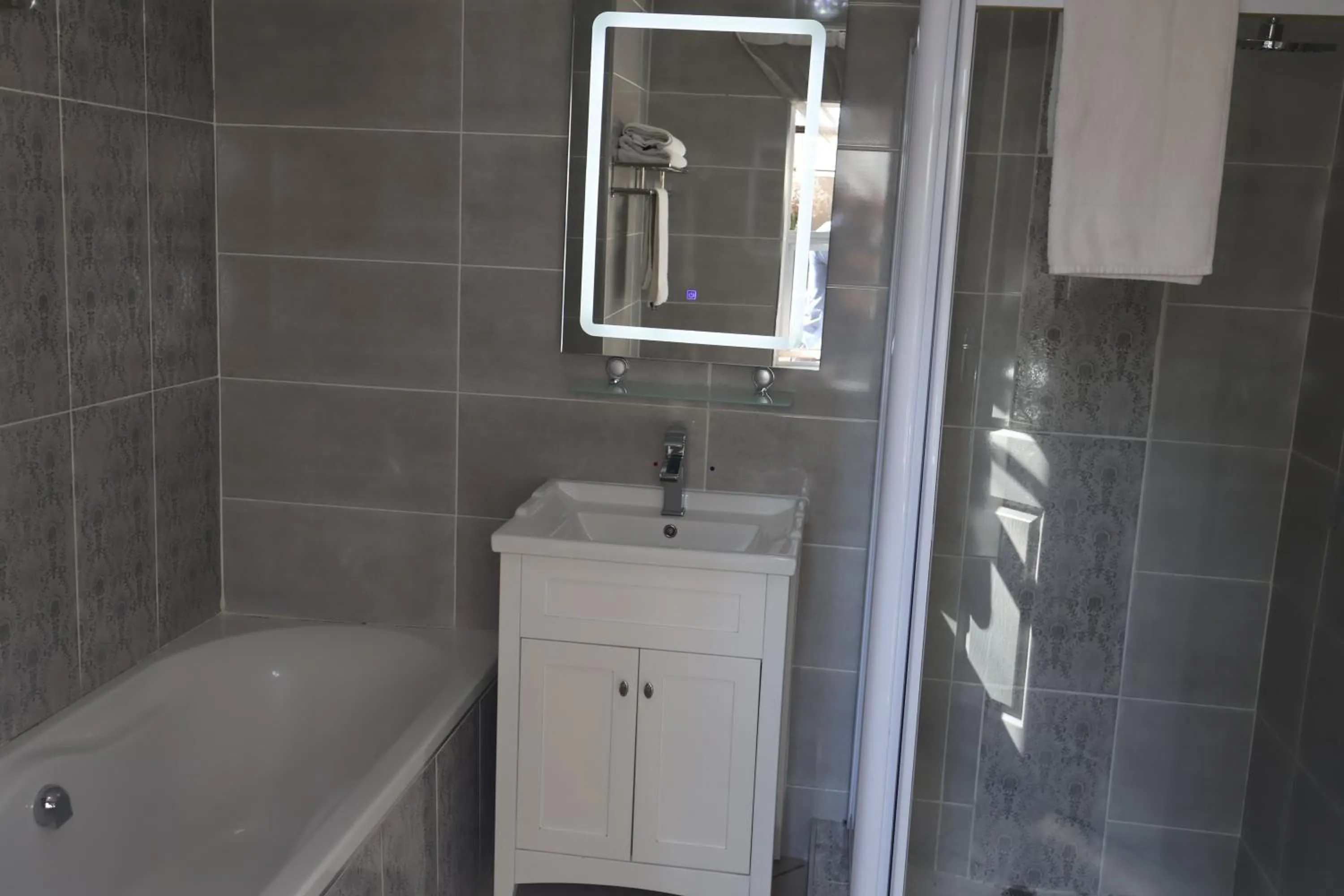 Bathroom in Lakeview Boutique Hotel & Conference Center