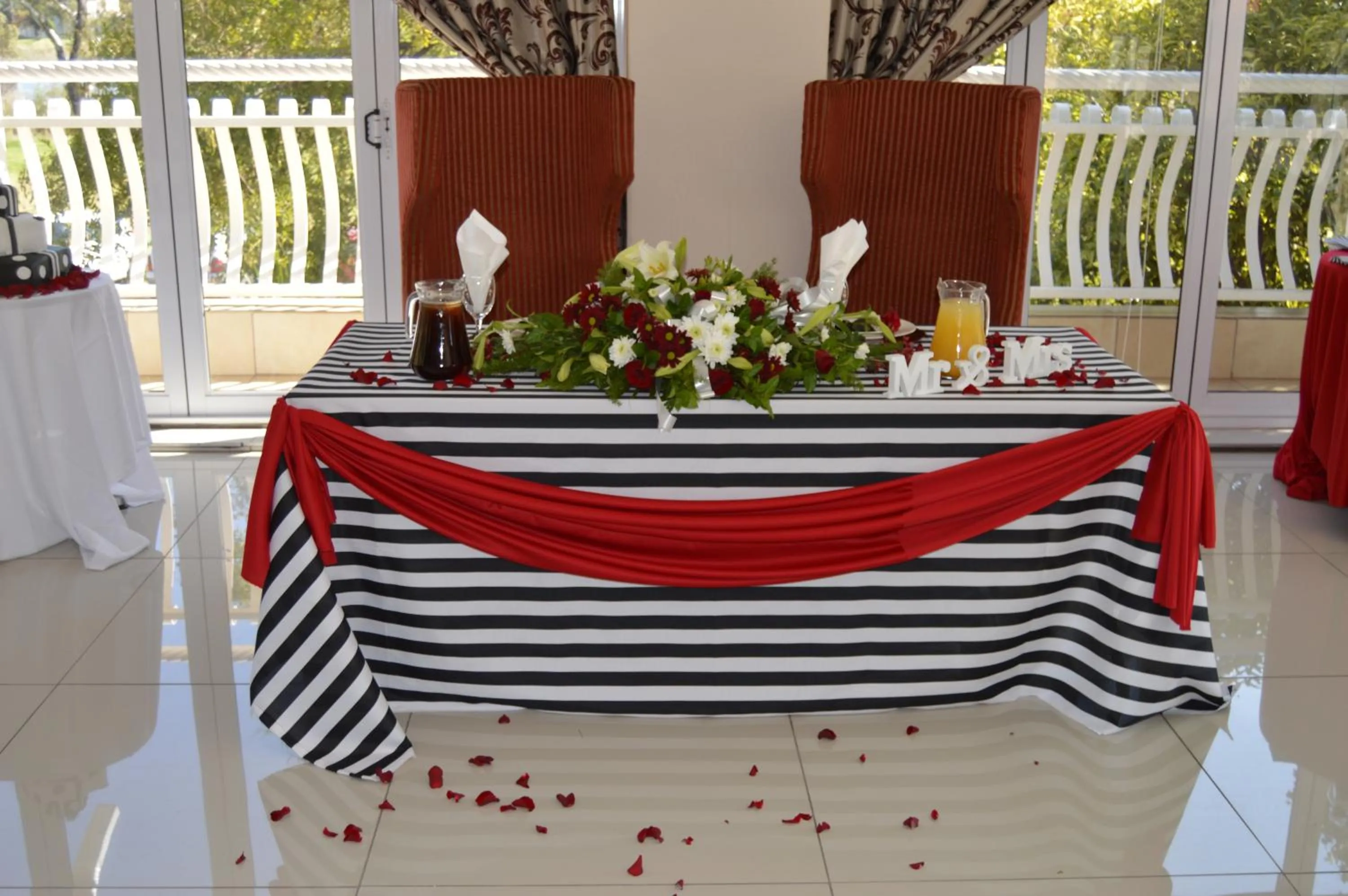 Entertainment in Lakeview Boutique Hotel & Conference Center