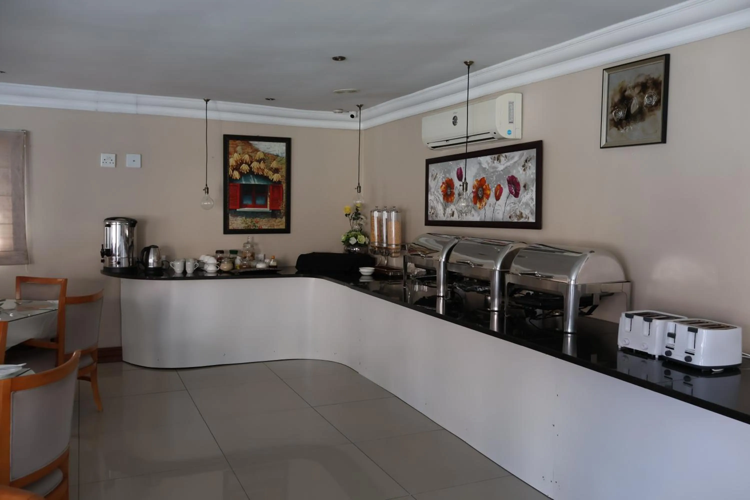 Buffet breakfast in Lakeview Boutique Hotel & Conference Center