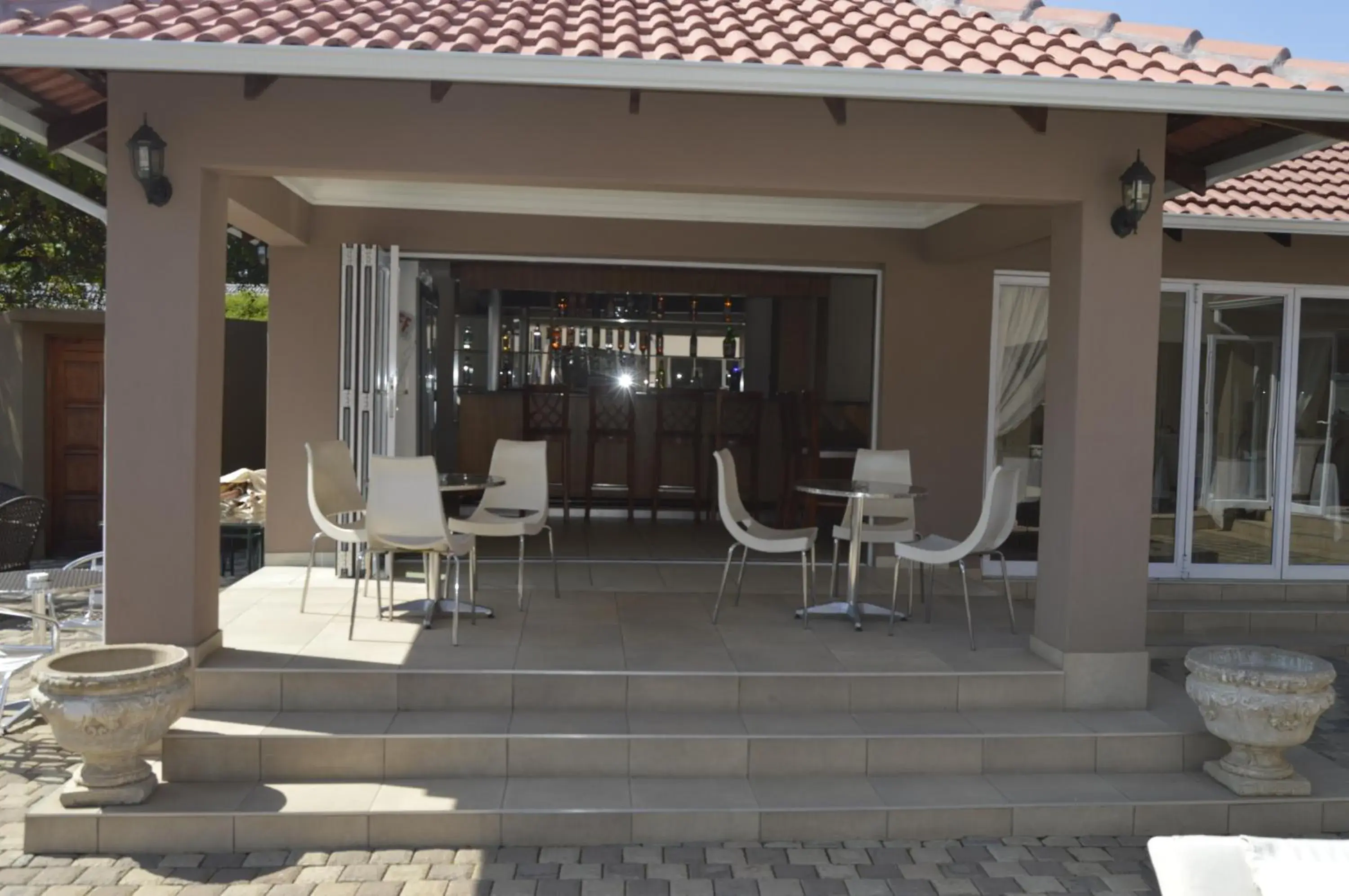 Lounge or bar in Lakeview Boutique Hotel & Conference Center Lounge or bar in Lakeview Boutique Hotel & Conference Center