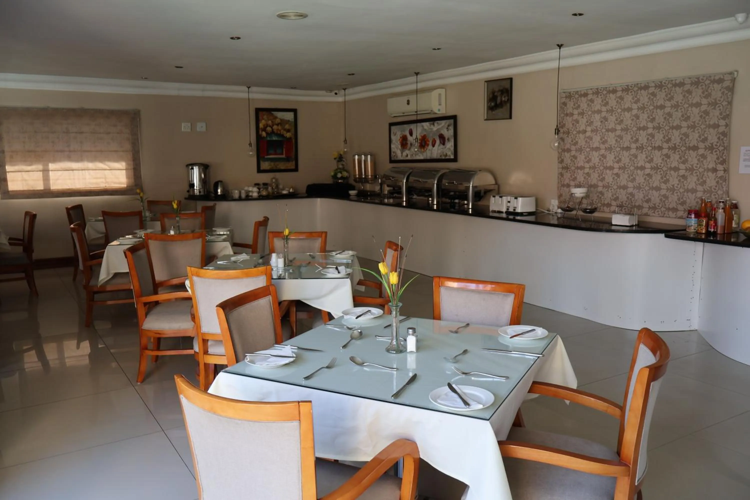 Dining area in Lakeview Boutique Hotel & Conference Center