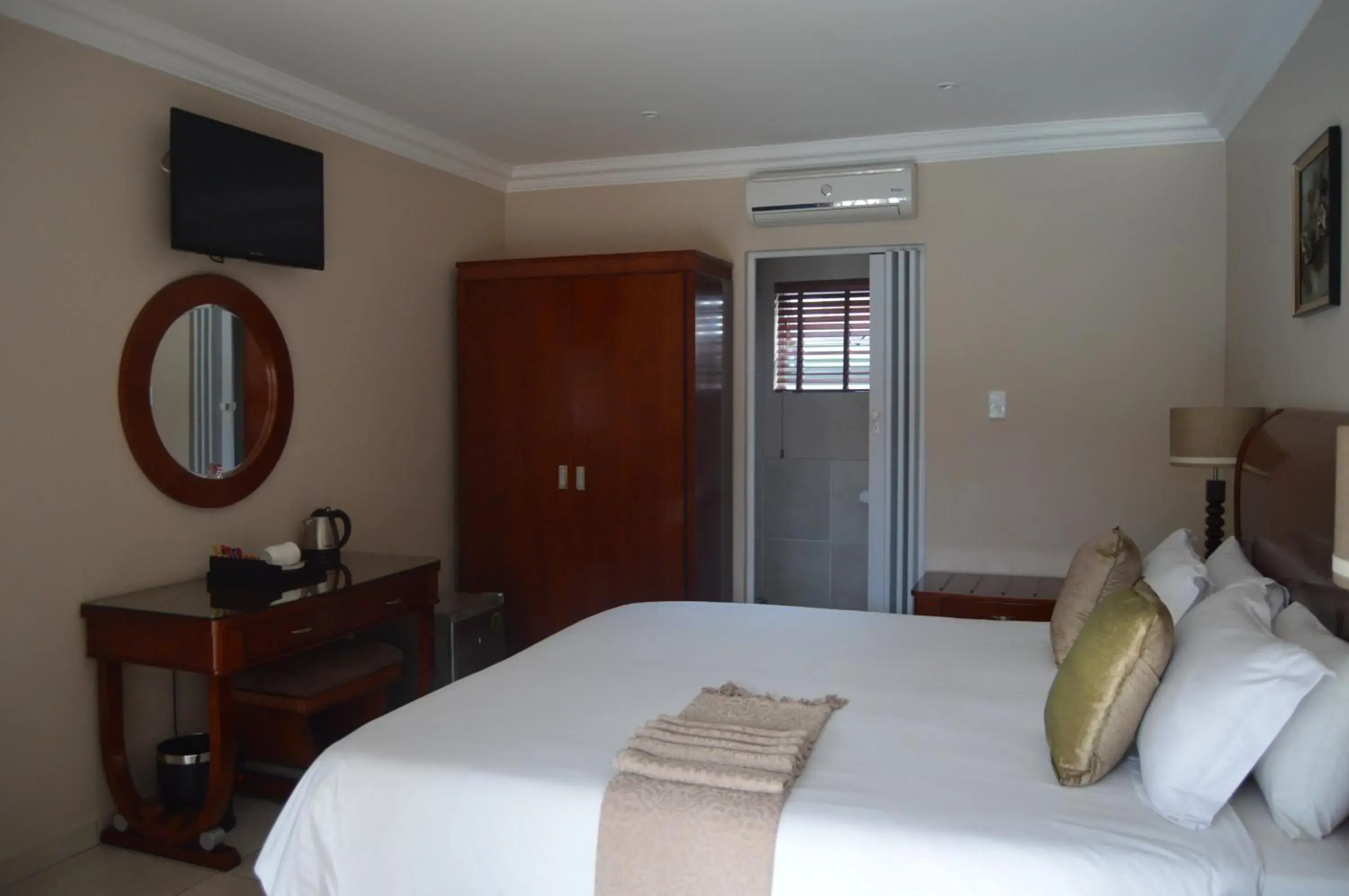 Photo of the whole room, Bed in Lakeview Boutique Hotel & Conference Center Photo of the whole room, Bed in Lakeview Boutique Hotel & Conference Center