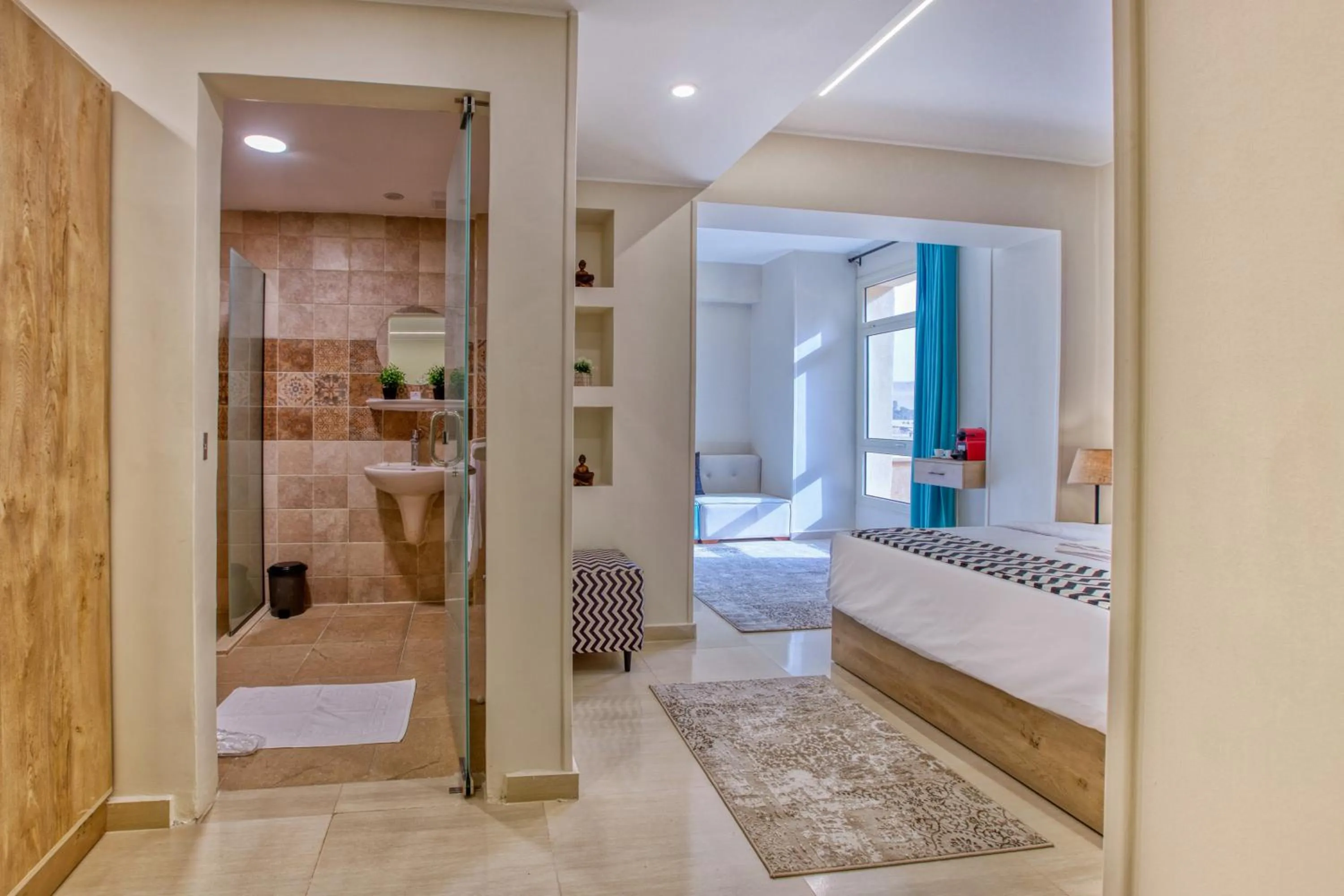 Photo of the whole room in The Gate Hotel Front Pyramids & Sphinx View