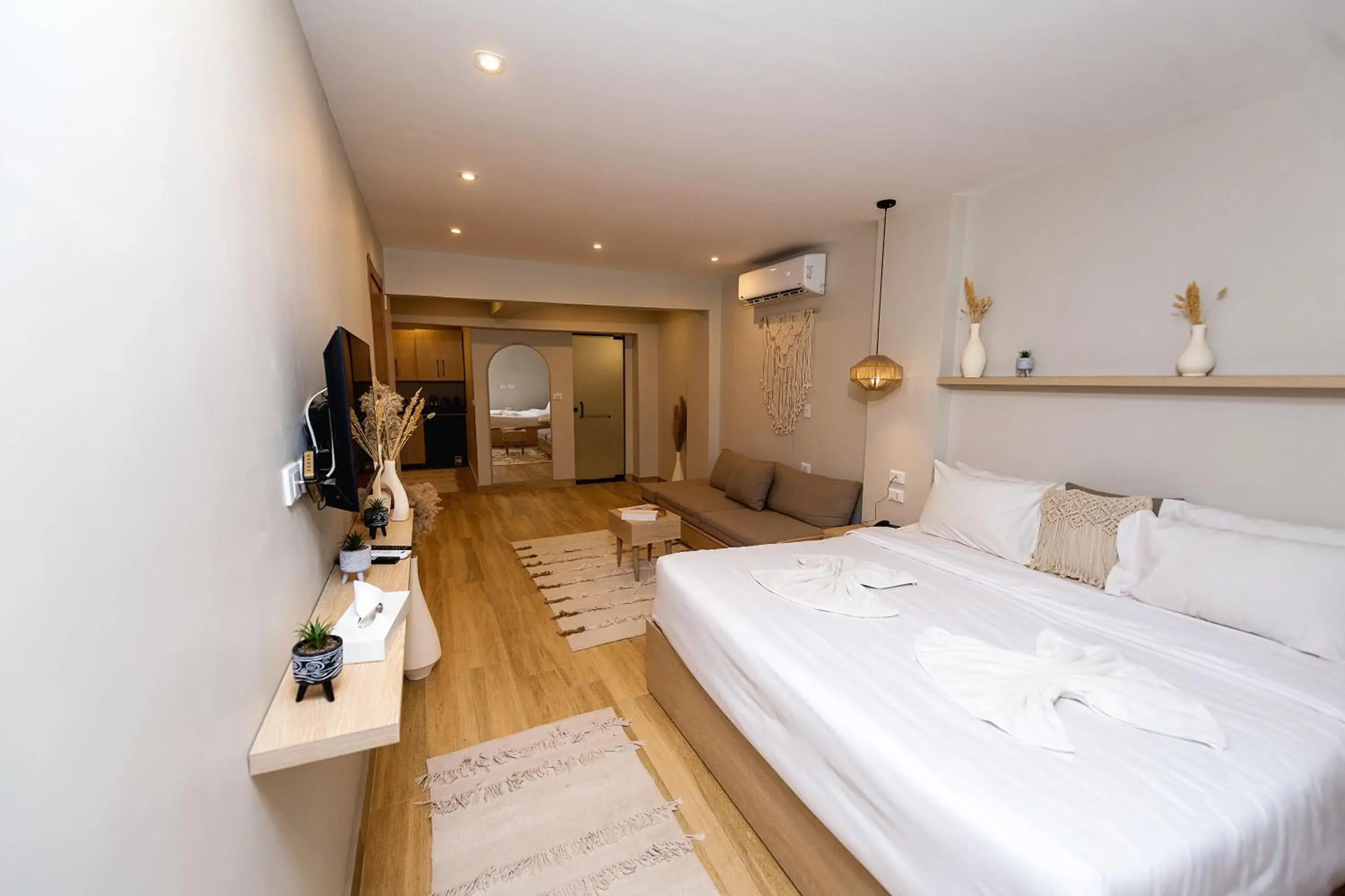 Luxury Studio Suite panoramic Front Pyramids & Sphinx view With Terrace in The Gate Hotel Front Pyramids & Sphinx View Luxury Studio Suite panoramic Front Pyramids & Sphinx view With Terrace in The Gate Hotel Front Pyramids & Sphinx View