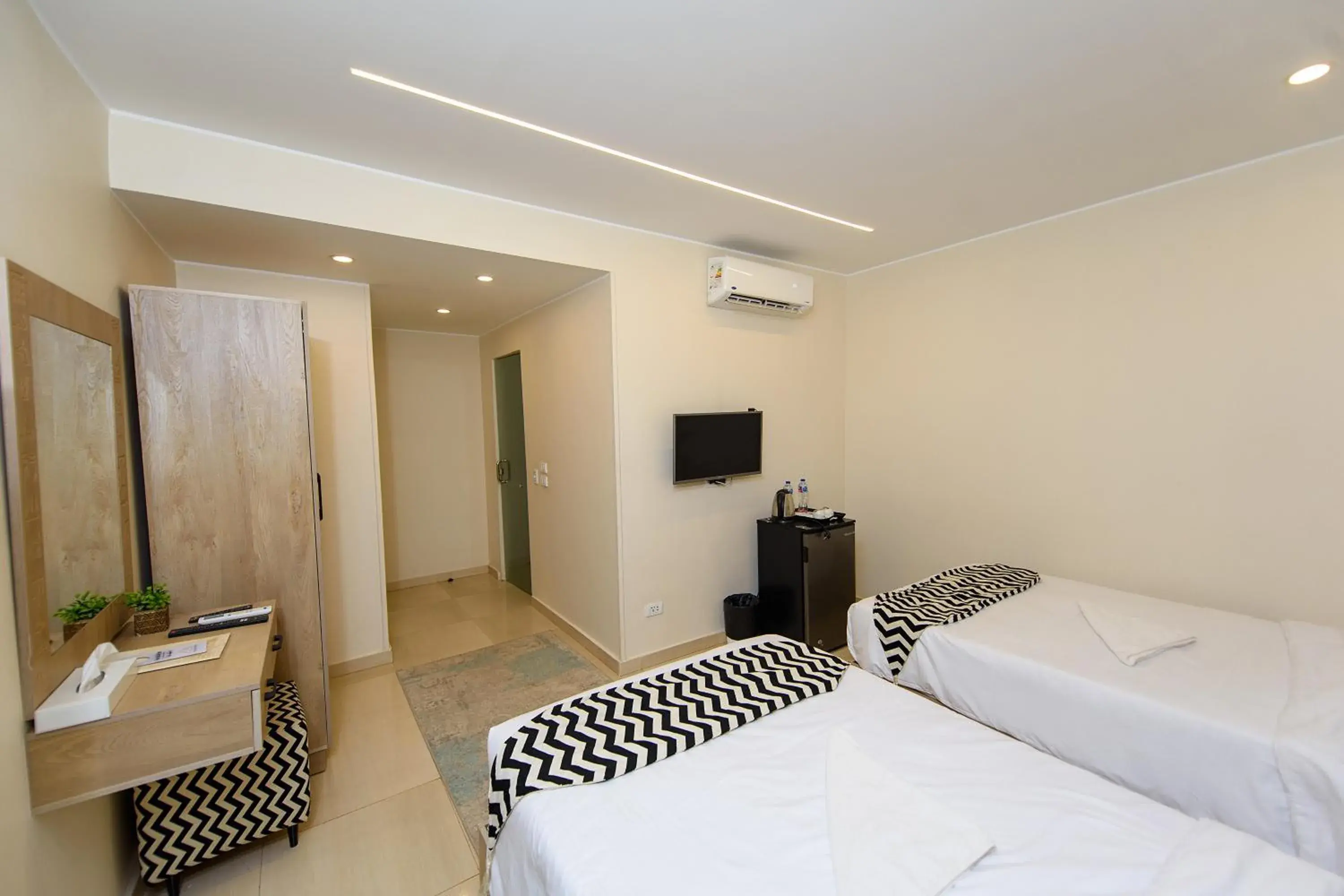 Bed in The Gate Hotel Front Pyramids & Sphinx View Bed in The Gate Hotel Front Pyramids & Sphinx View