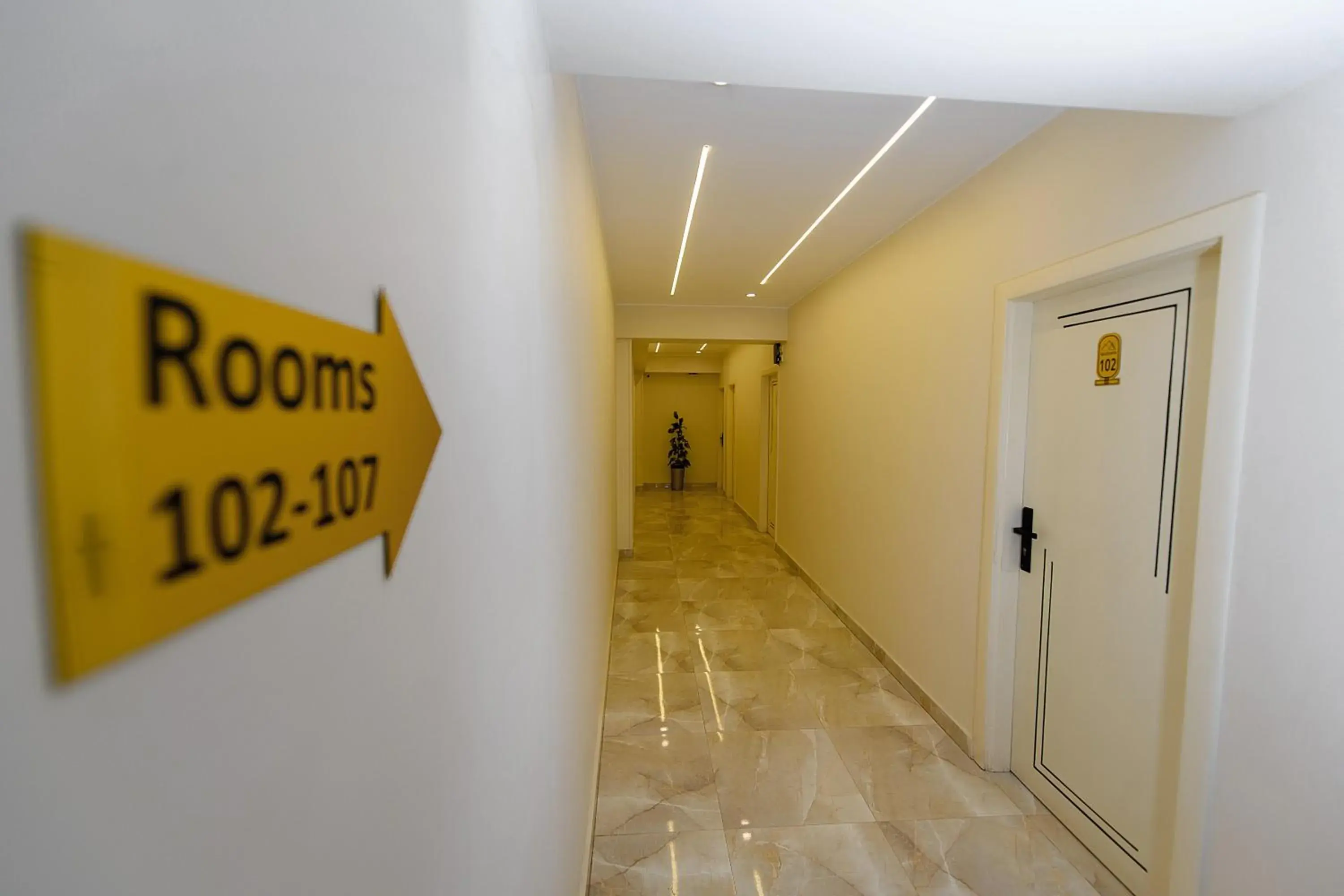 Text overlay in The Gate Hotel Front Pyramids & Sphinx View Text overlay in The Gate Hotel Front Pyramids & Sphinx View