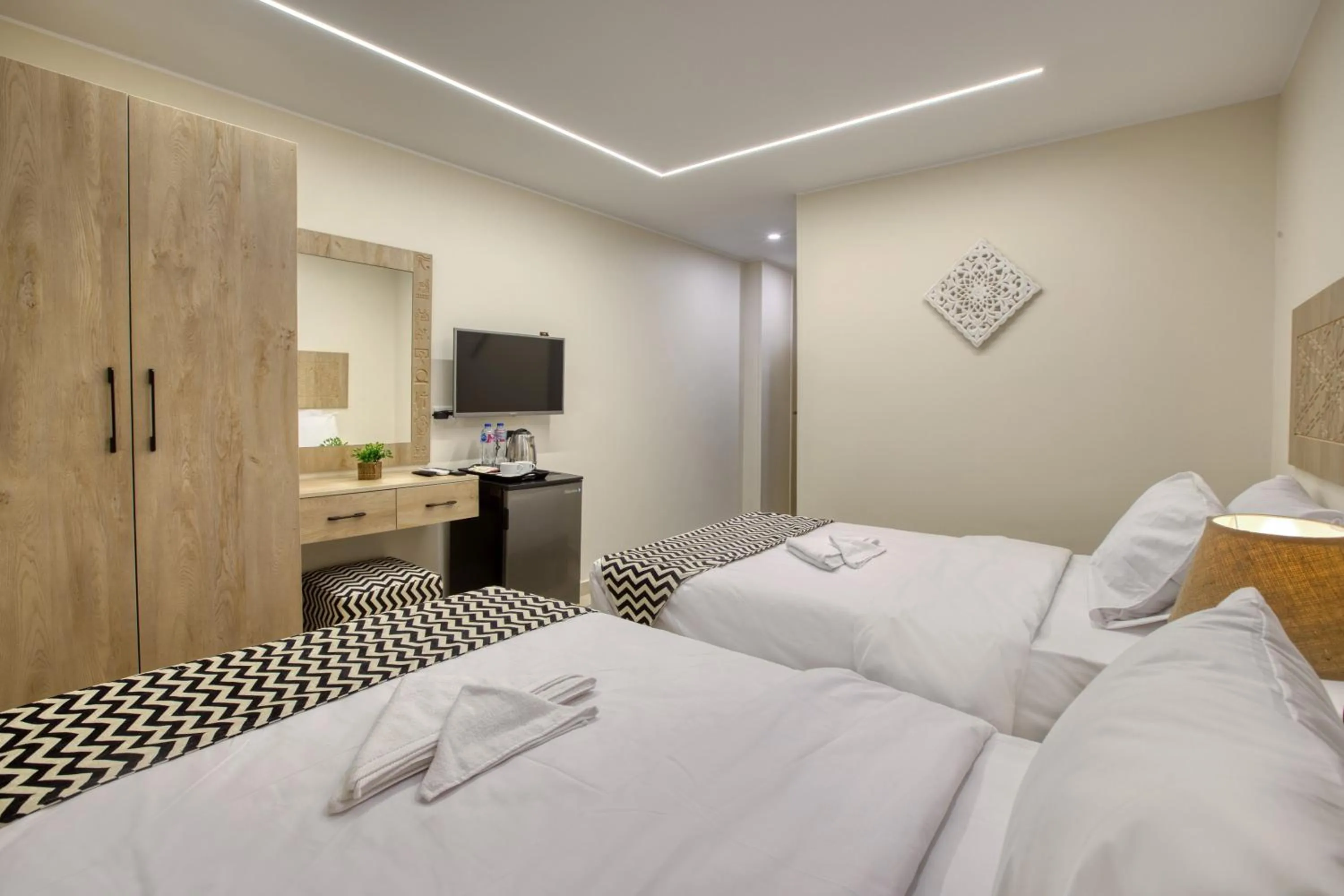 TV and multimedia, Bed in The Gate Hotel Front Pyramids & Sphinx View