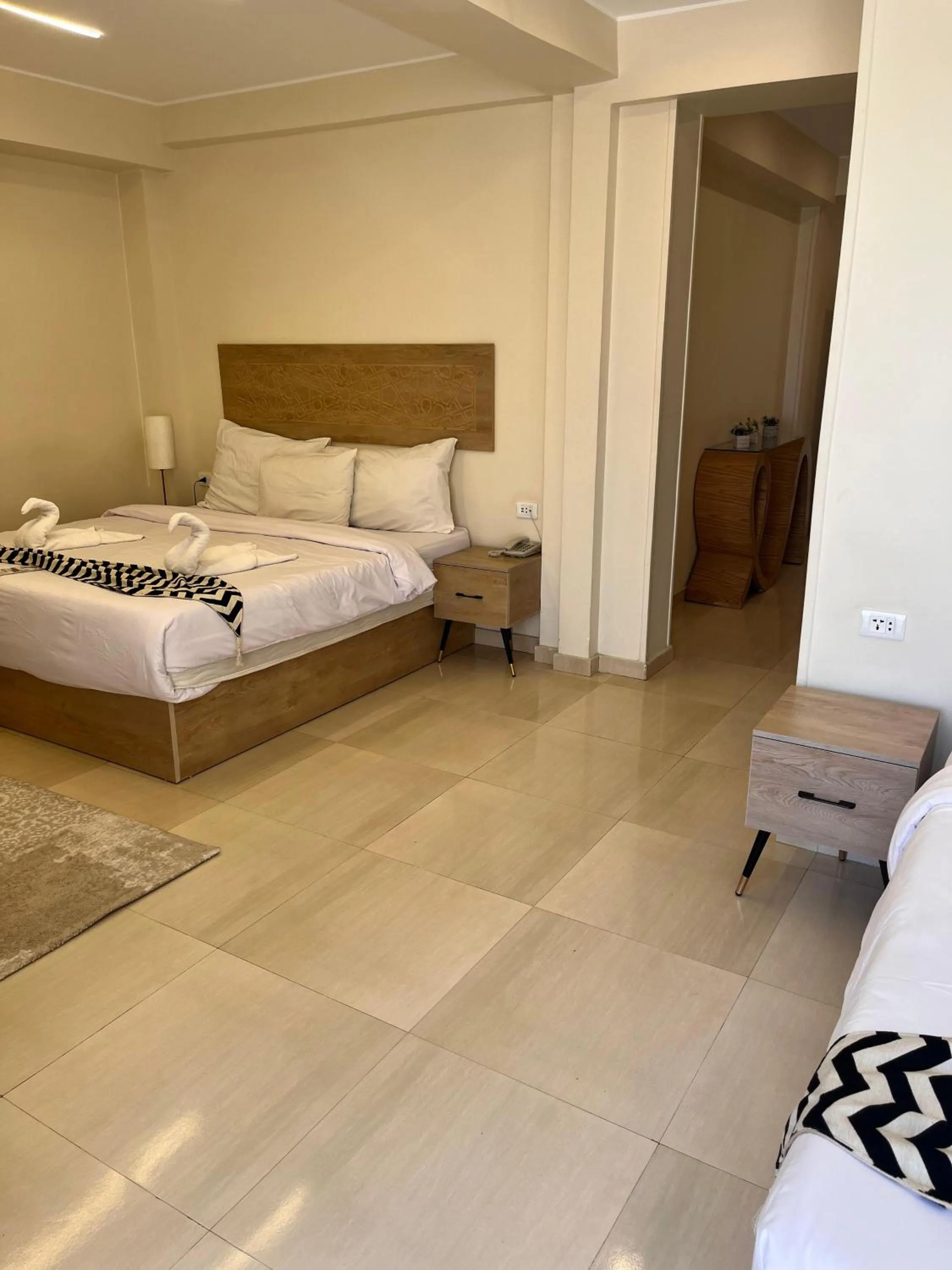 Photo of the whole room, Bed in The Gate Hotel Front Pyramids & Sphinx View