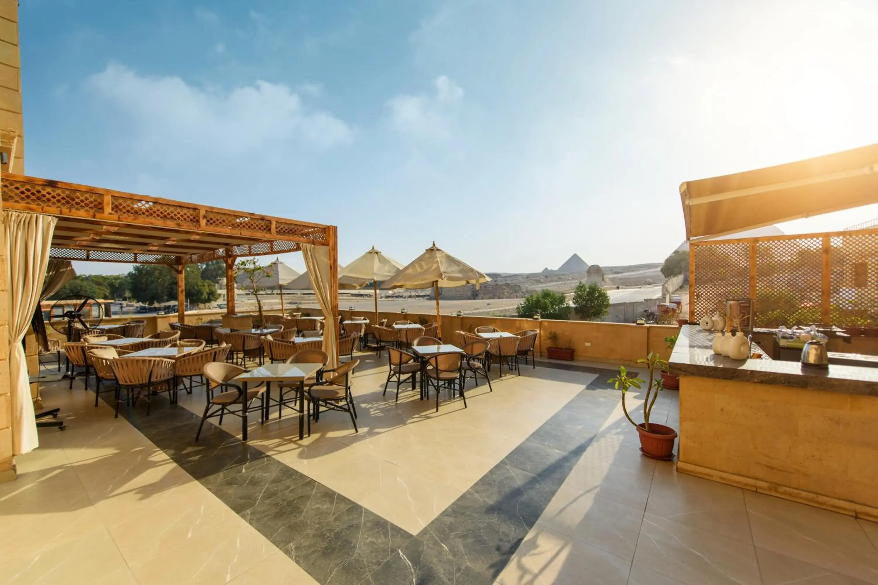 Restaurant/places to eat in The Gate Hotel Front Pyramids & Sphinx View Restaurant/places to eat in The Gate Hotel Front Pyramids & Sphinx View