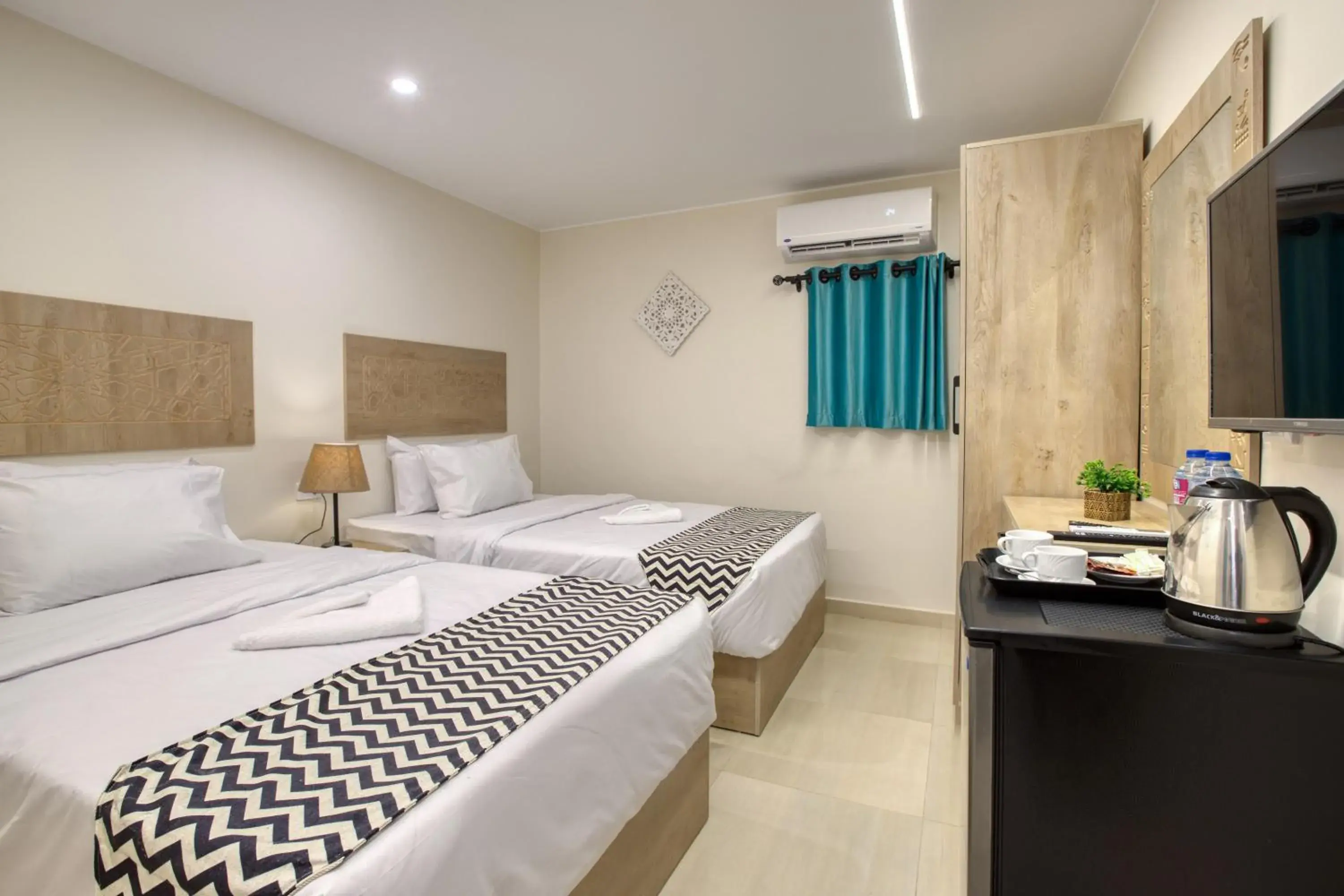 TV and multimedia, Bed in The Gate Hotel Front Pyramids & Sphinx View TV and multimedia, Bed in The Gate Hotel Front Pyramids & Sphinx View