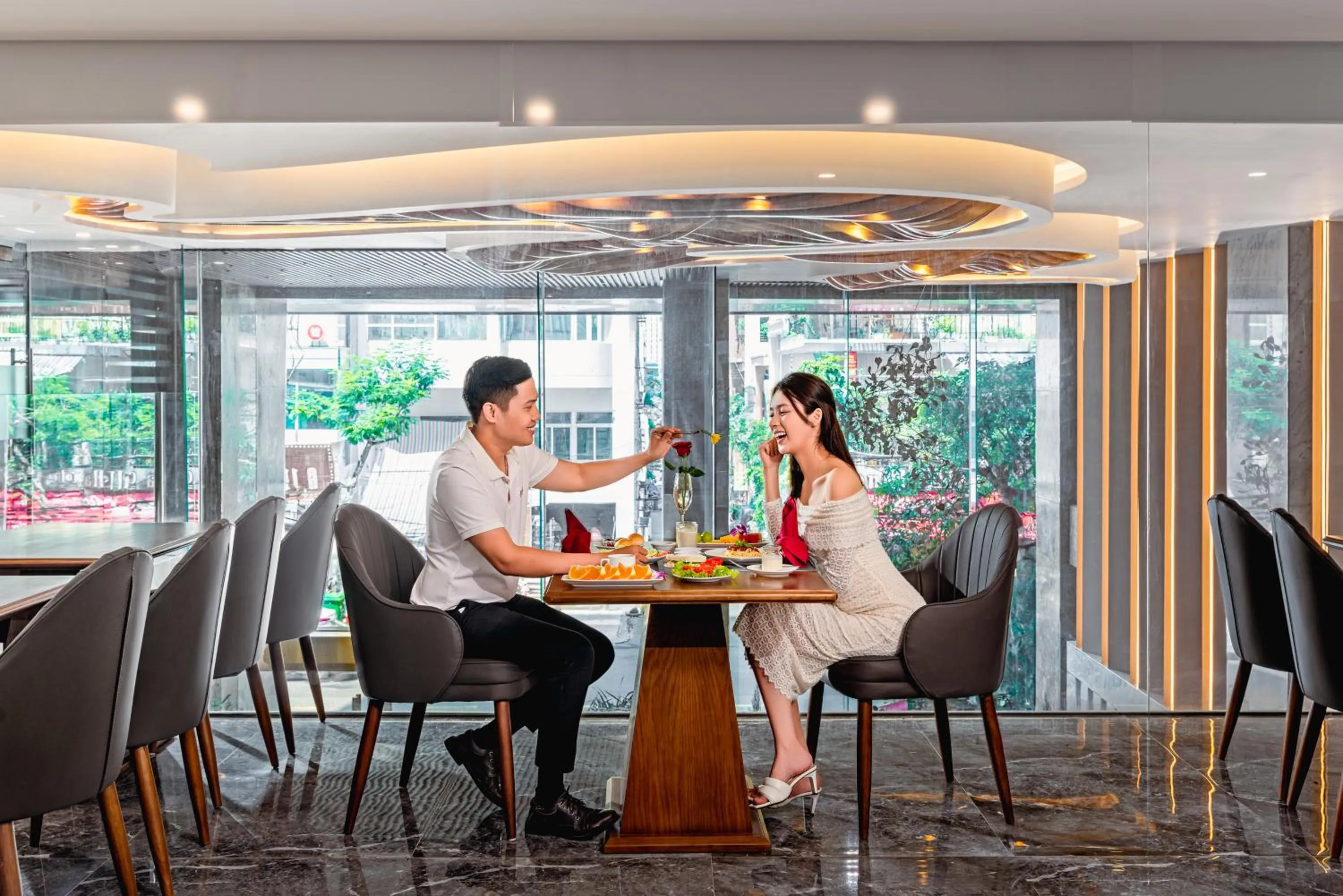 Restaurant/places to eat in Mercy Emerald Hotel