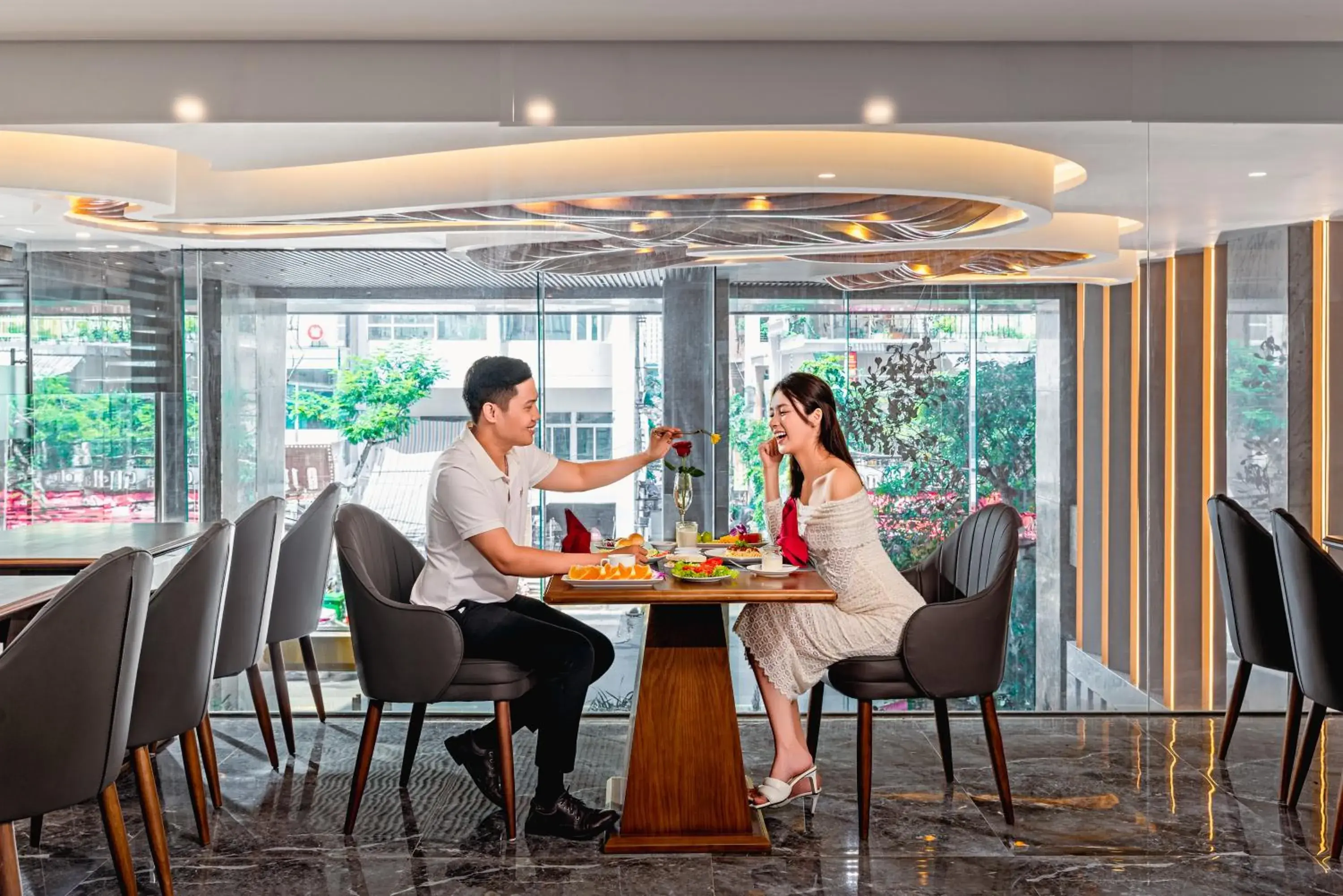 Restaurant/places to eat in Mercy Emerald Hotel Restaurant/places to eat in Mercy Emerald Hotel