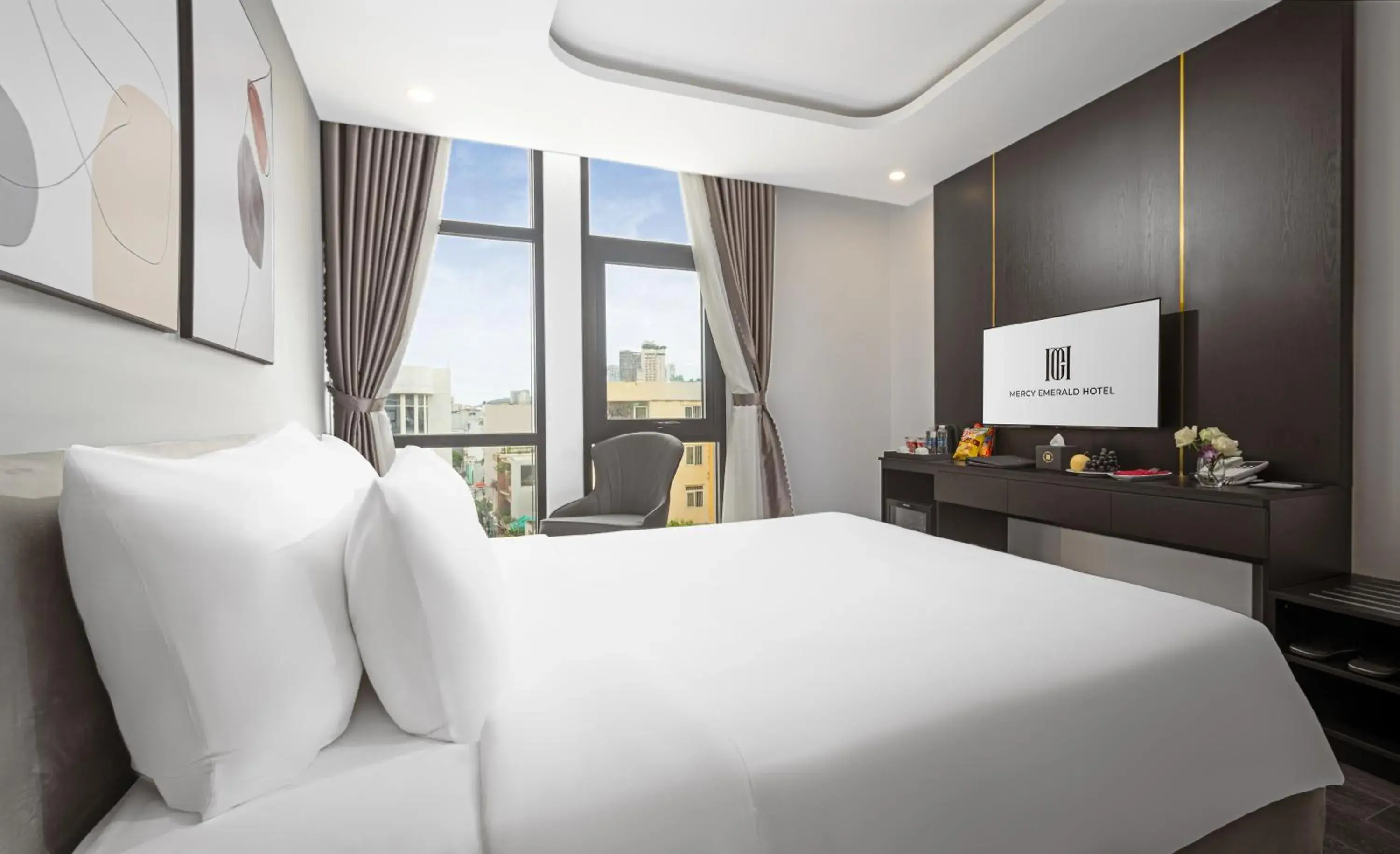 Bedroom, Bed in Mercy Emerald Hotel Bedroom, Bed in Mercy Emerald Hotel