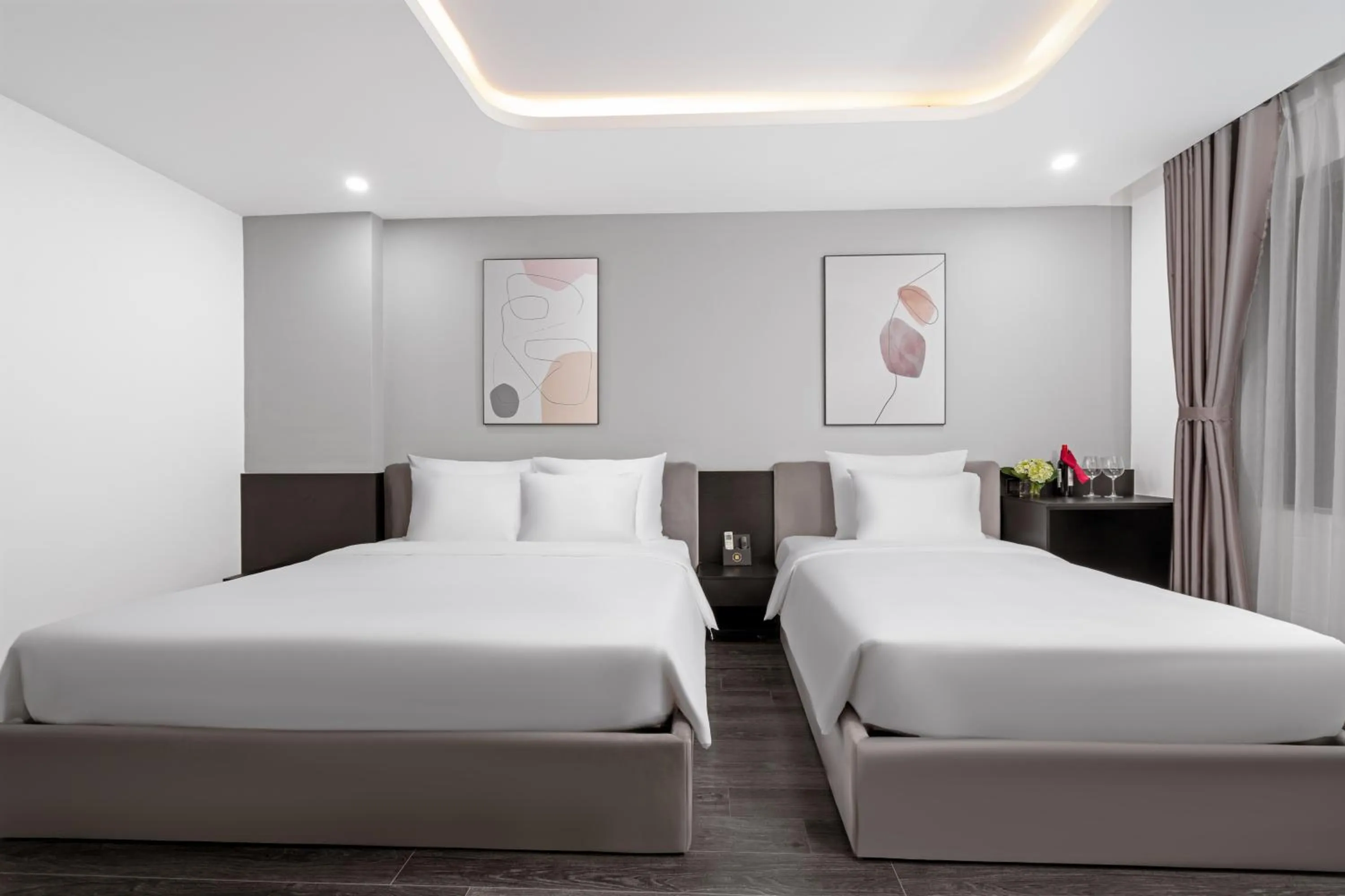 Bedroom, Bed in Mercy Emerald Hotel