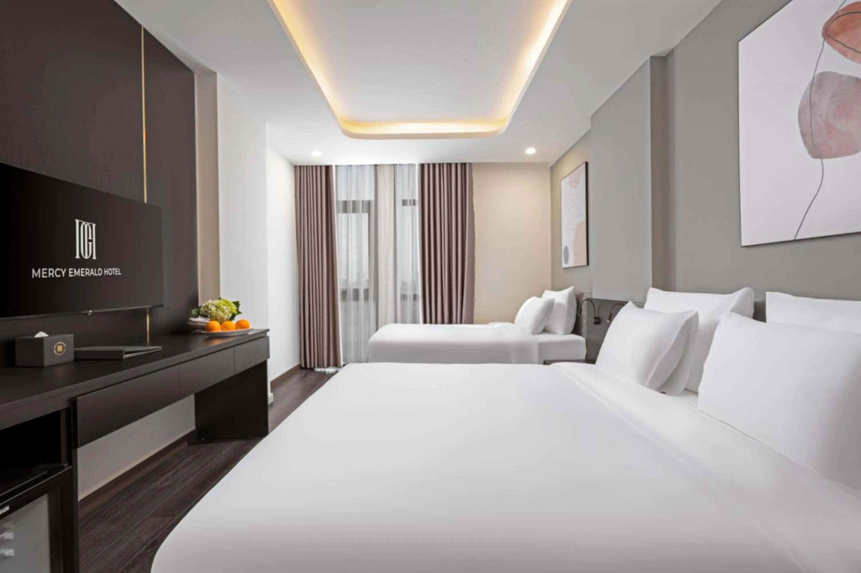 TV and multimedia, Bed in Mercy Emerald Hotel