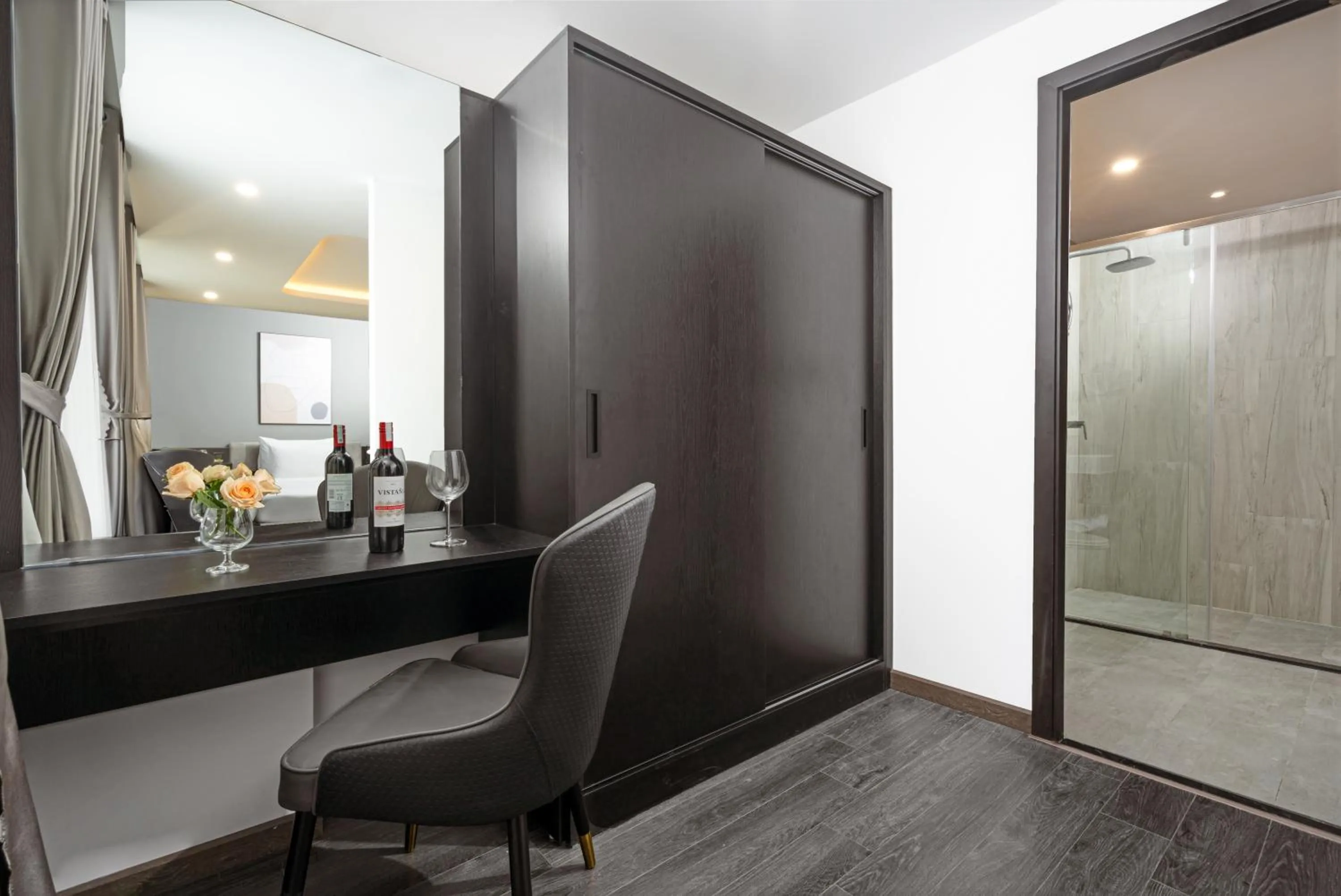 Bathroom in Mercy Emerald Hotel