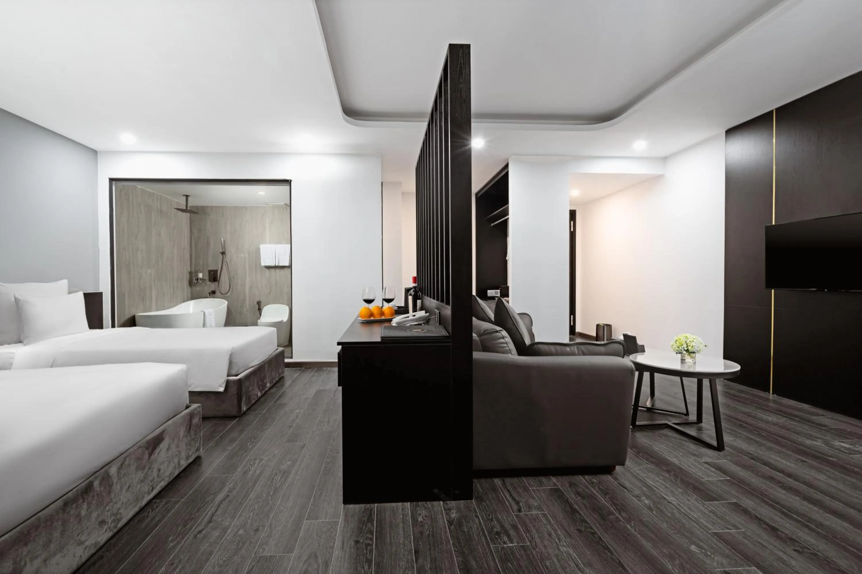 TV and multimedia, Bed in Mercy Emerald Hotel