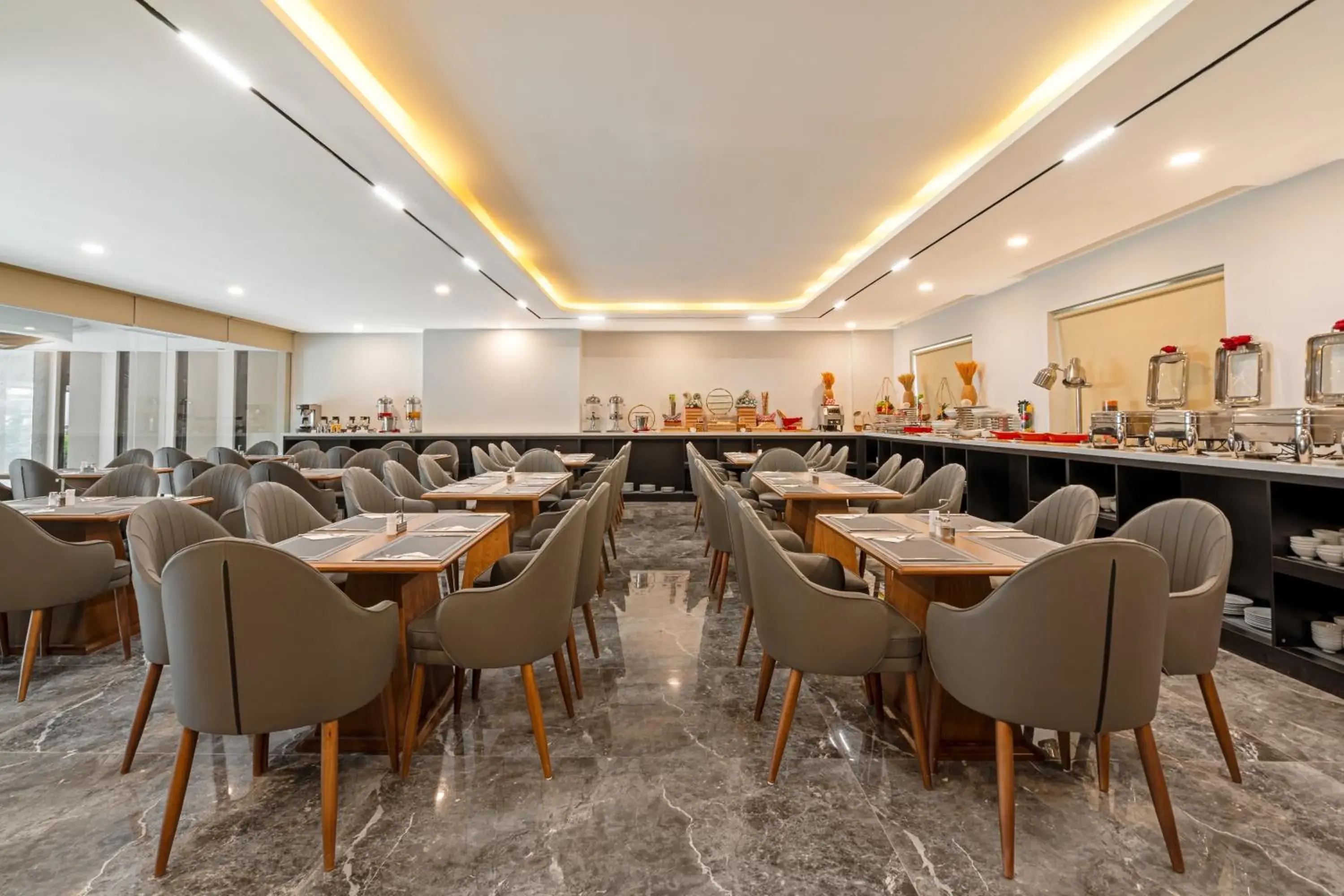 Restaurant/places to eat in Mercy Emerald Hotel Restaurant/places to eat in Mercy Emerald Hotel