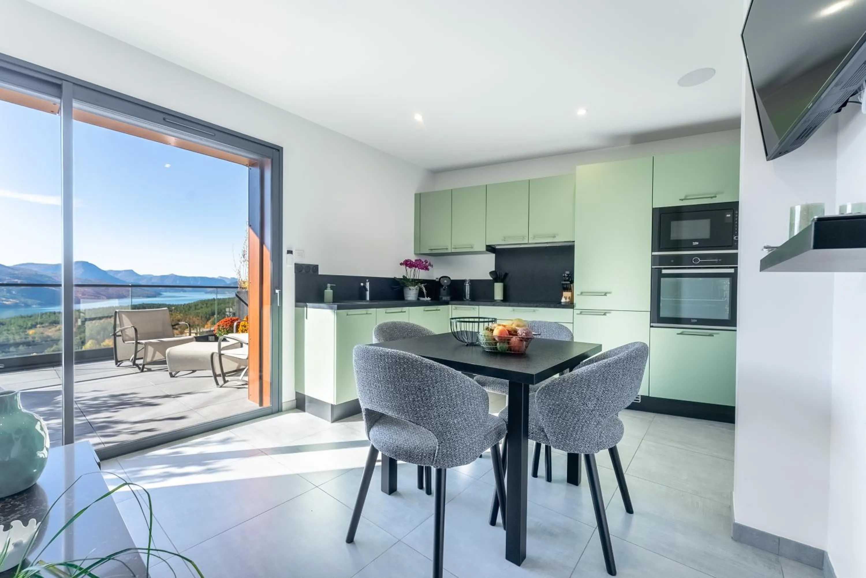 Kitchen or kitchenette in Les Restanques du lac