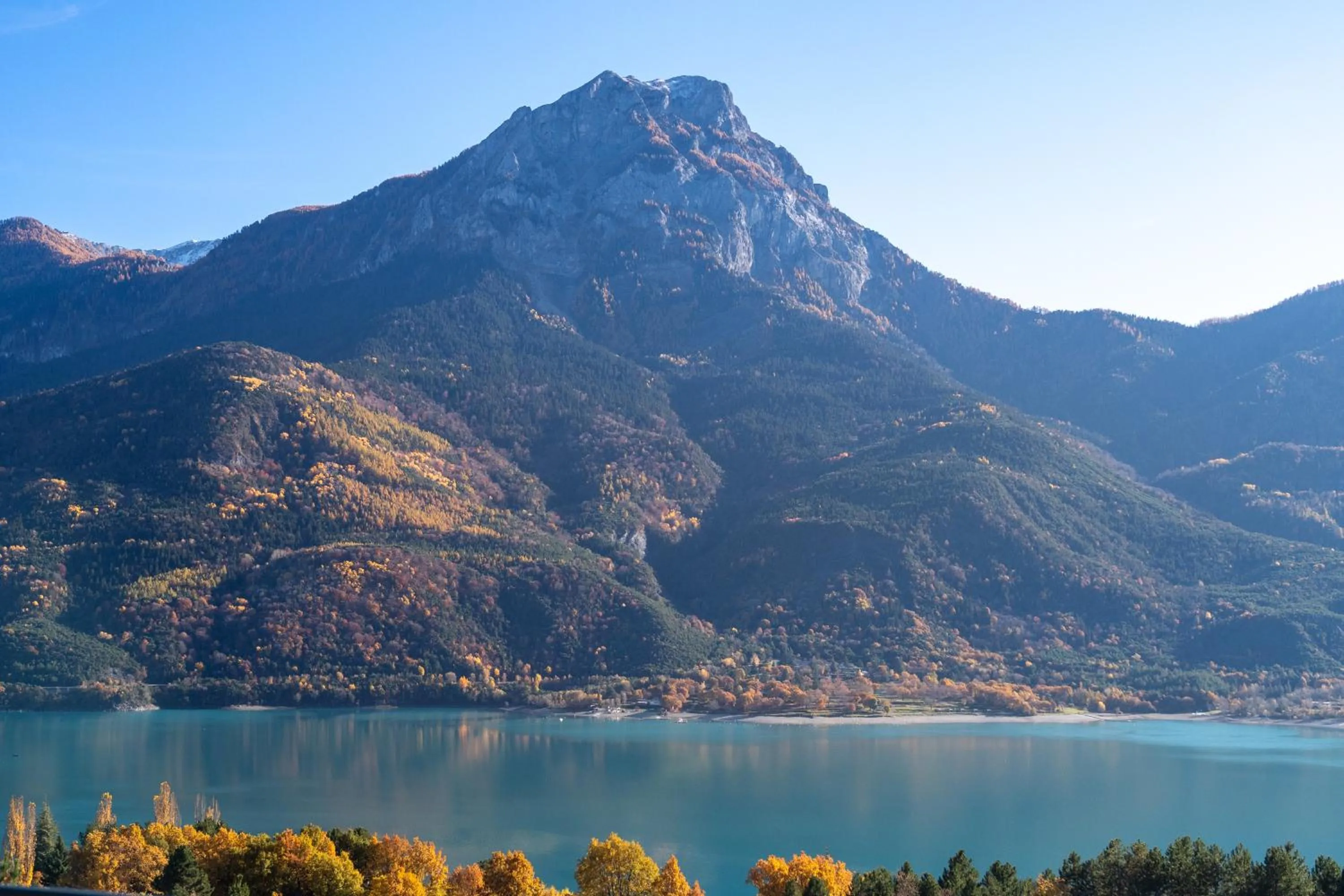 Lake view in Les Restanques du lac