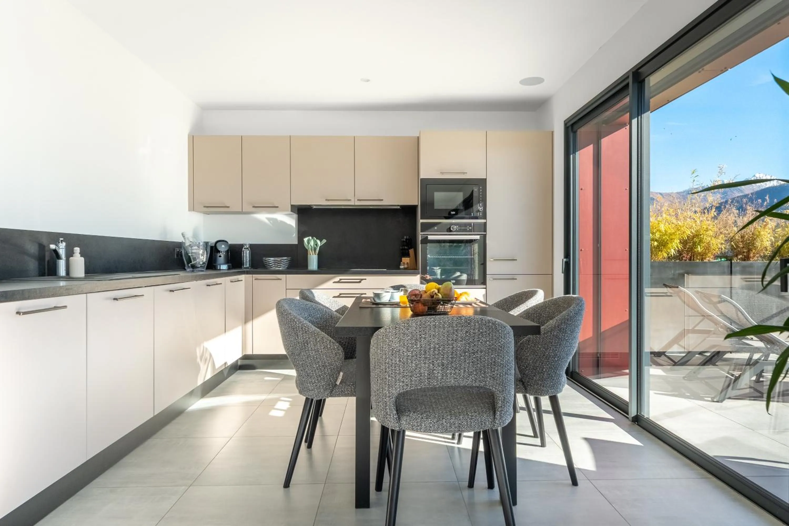 Kitchen or kitchenette in Les Restanques du lac