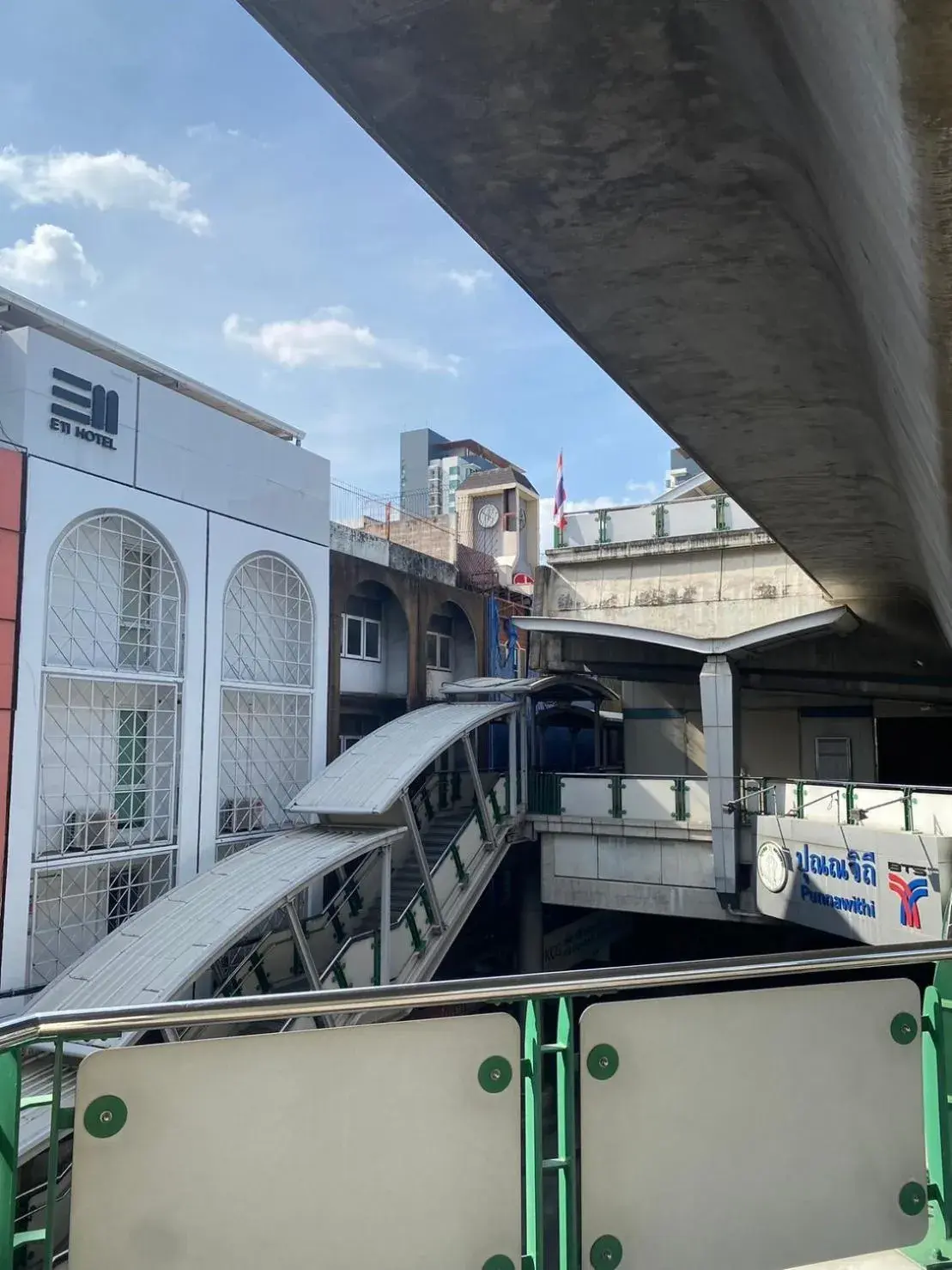 Property building in E11 Hotel - BTS Punnawithi Property building in E11 Hotel - BTS Punnawithi