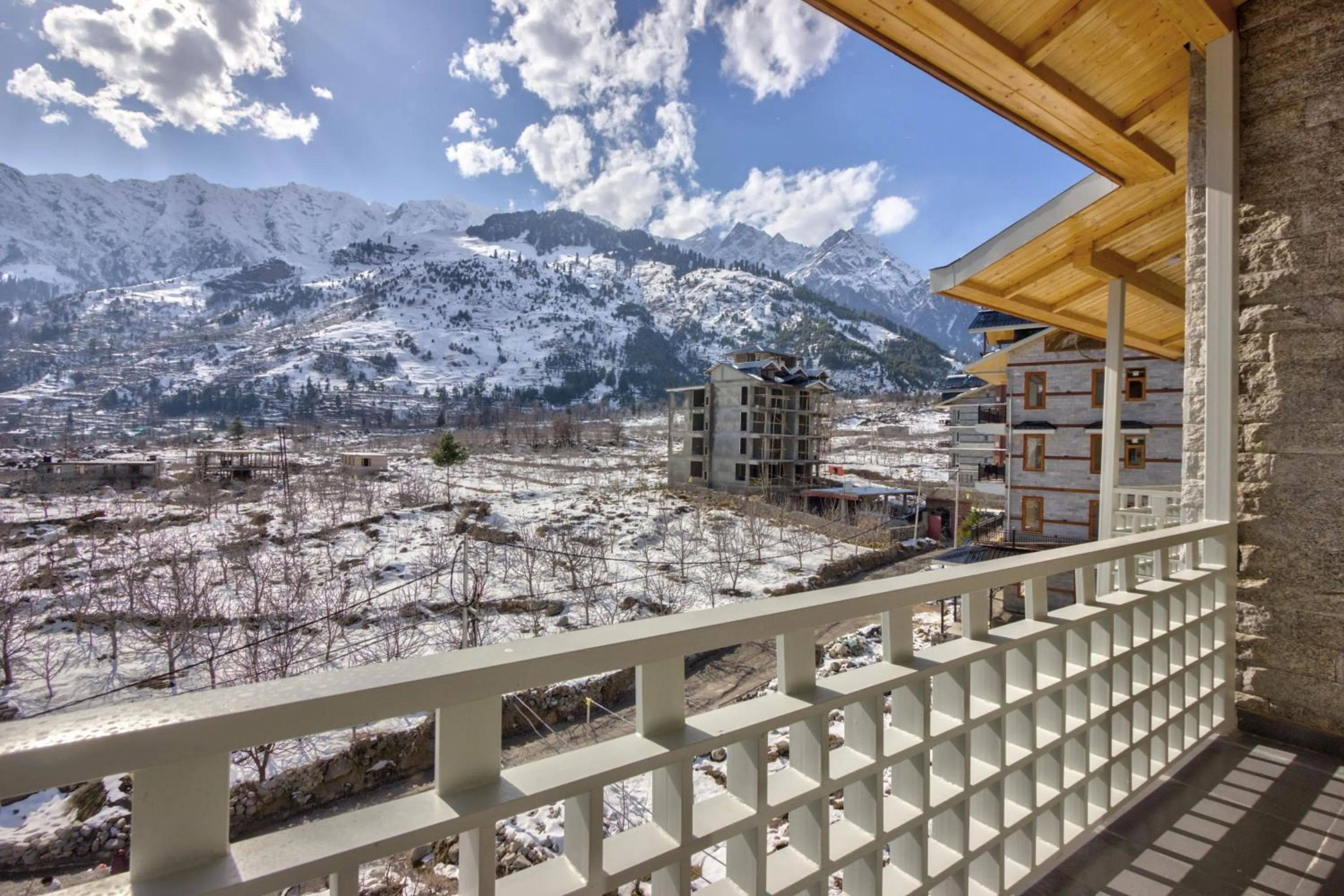 Balcony/Terrace in La Aero Resort Home in Snow Mountains