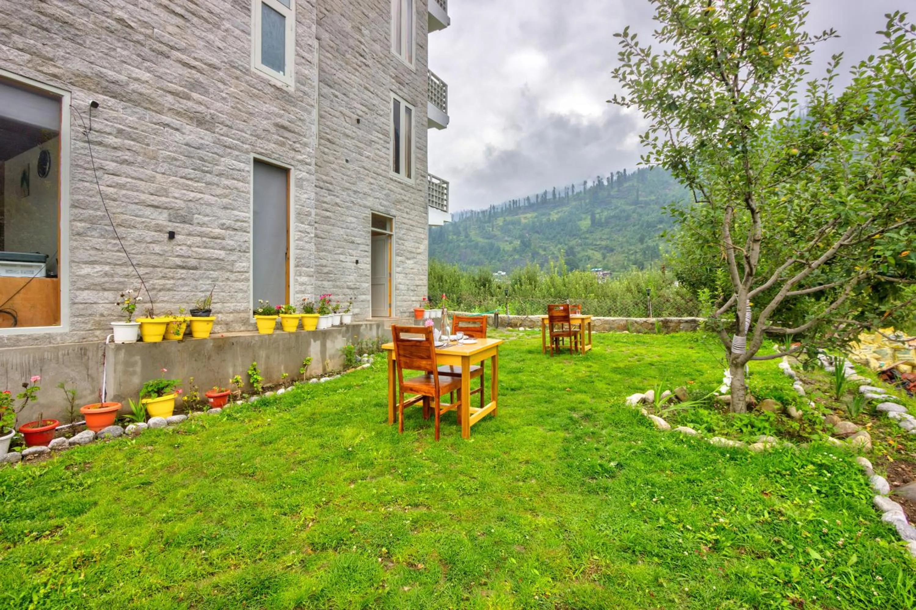 Spring in La Aero Resort Home in Snow Mountains