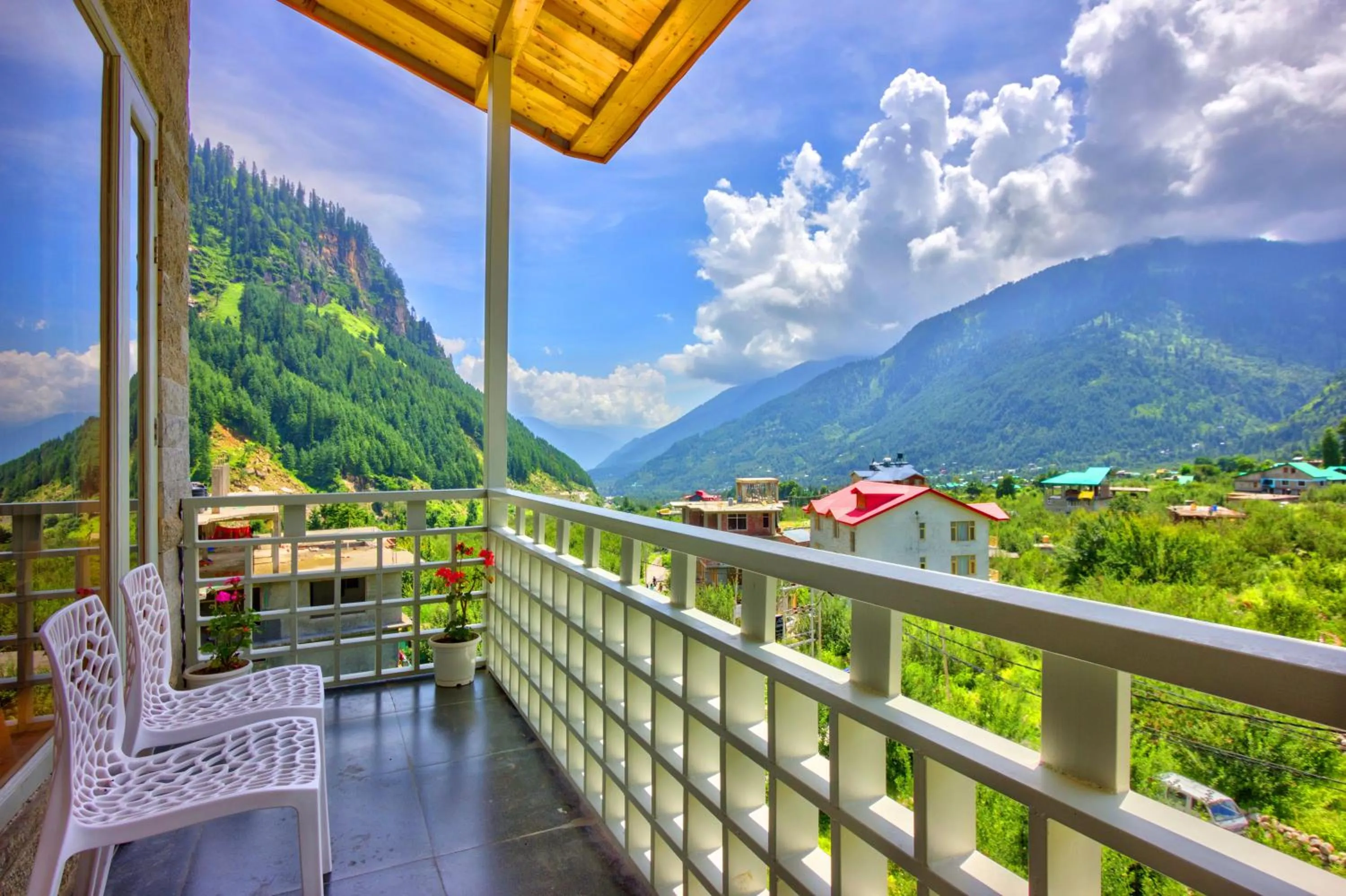 Spring in La Aero Resort Home in Snow Mountains