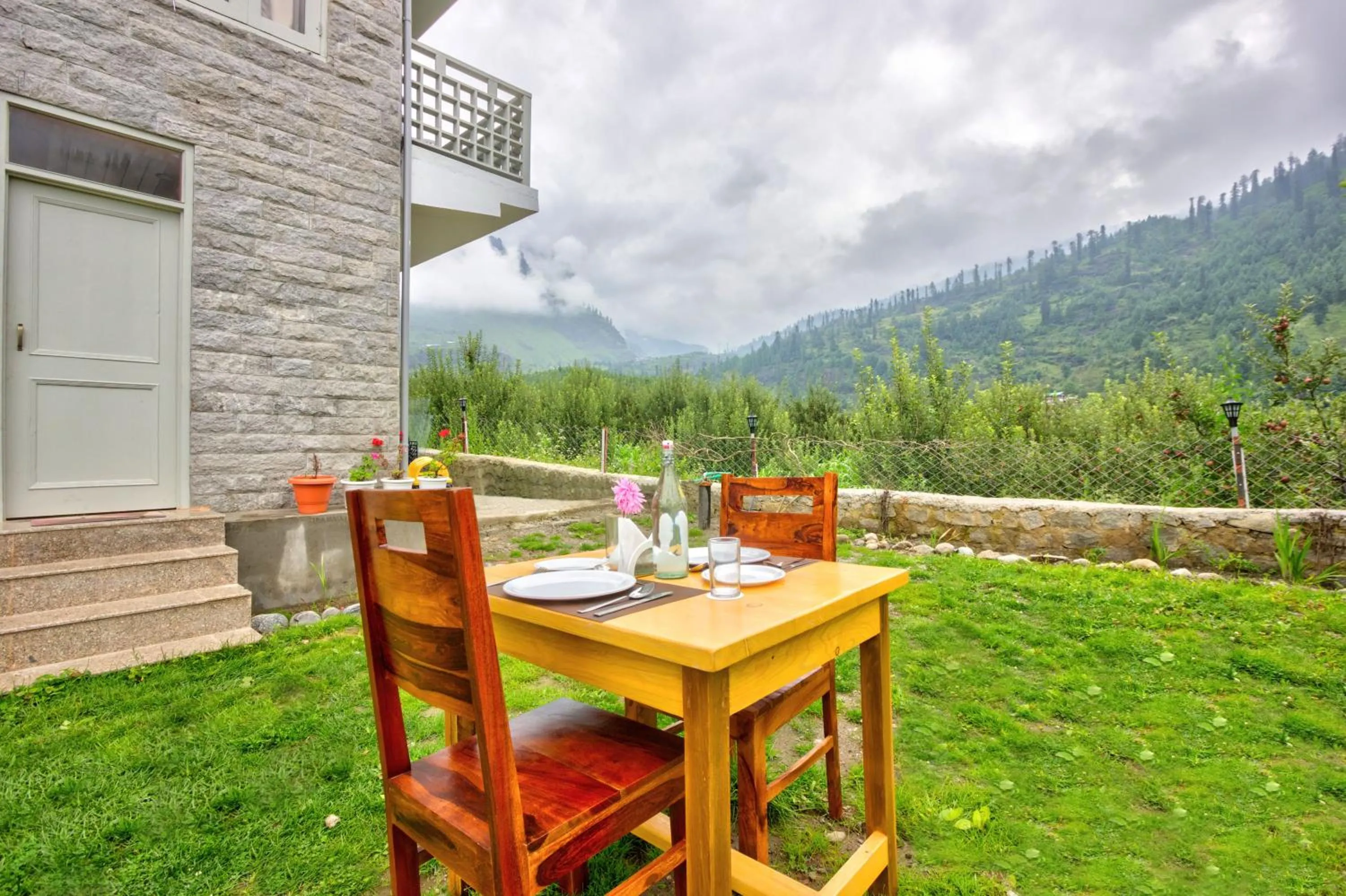 Garden in La Aero Resort Home in Snow Mountains