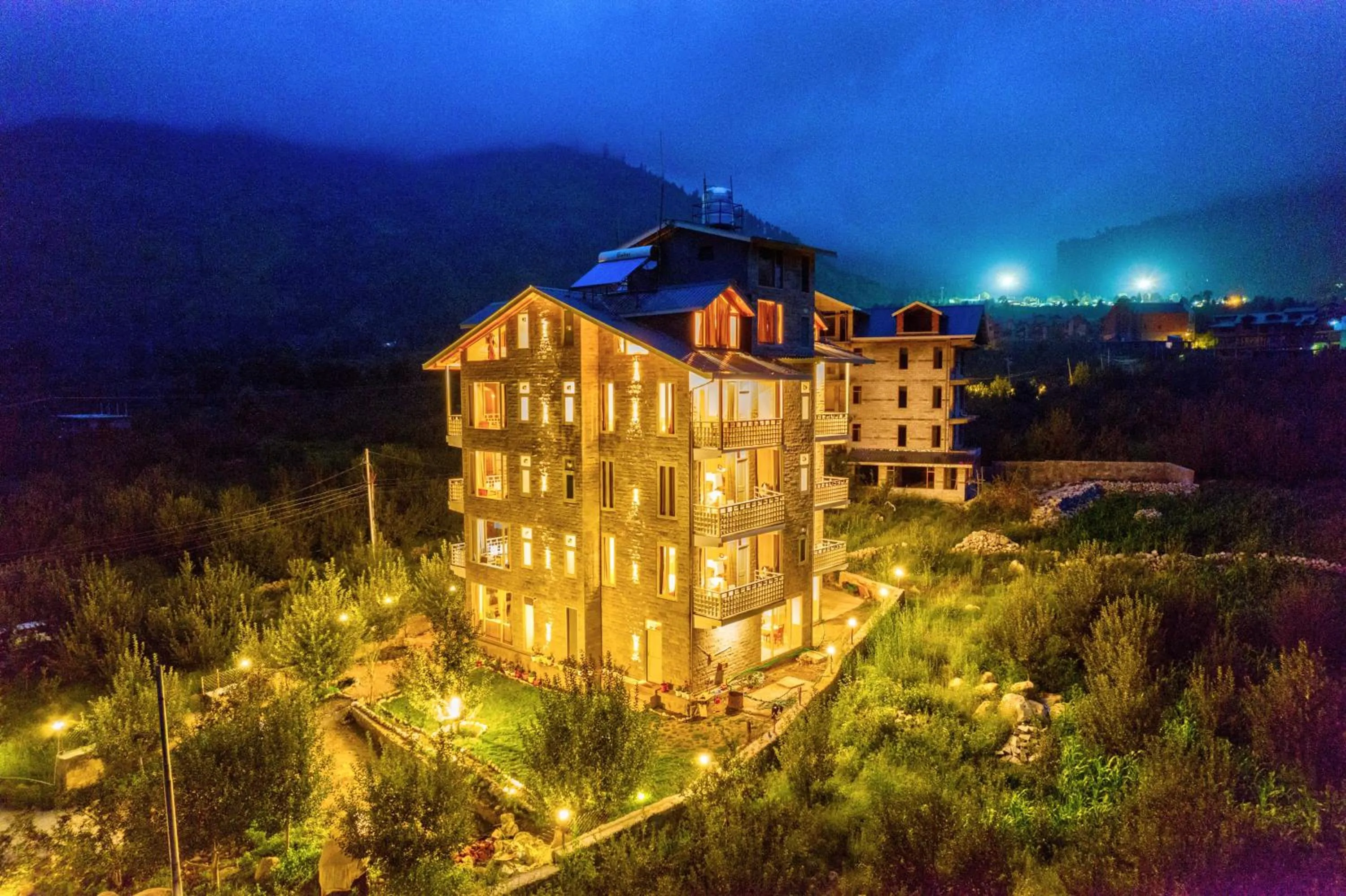 Night in La Aero Resort Home in Snow Mountains