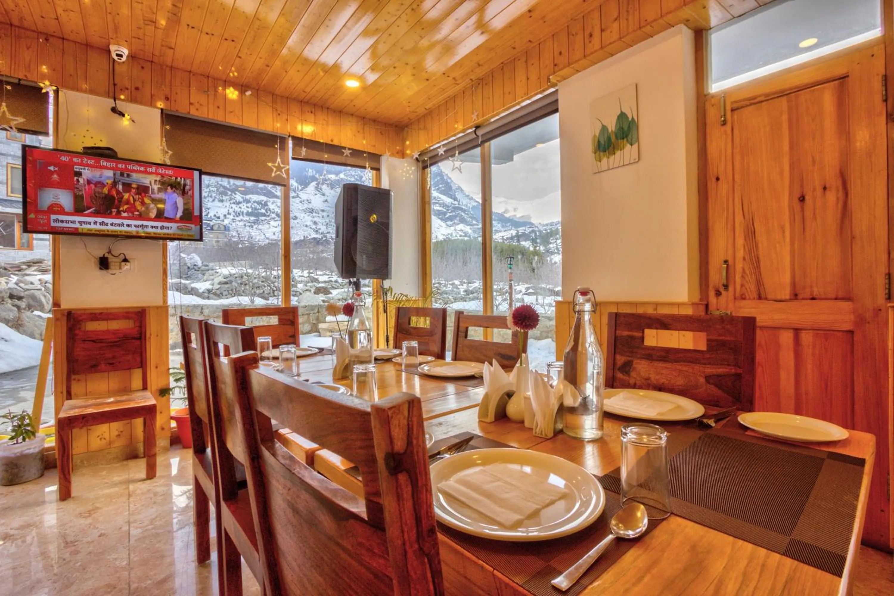 Restaurant/places to eat in La Aero Resort Home in Snow Mountains