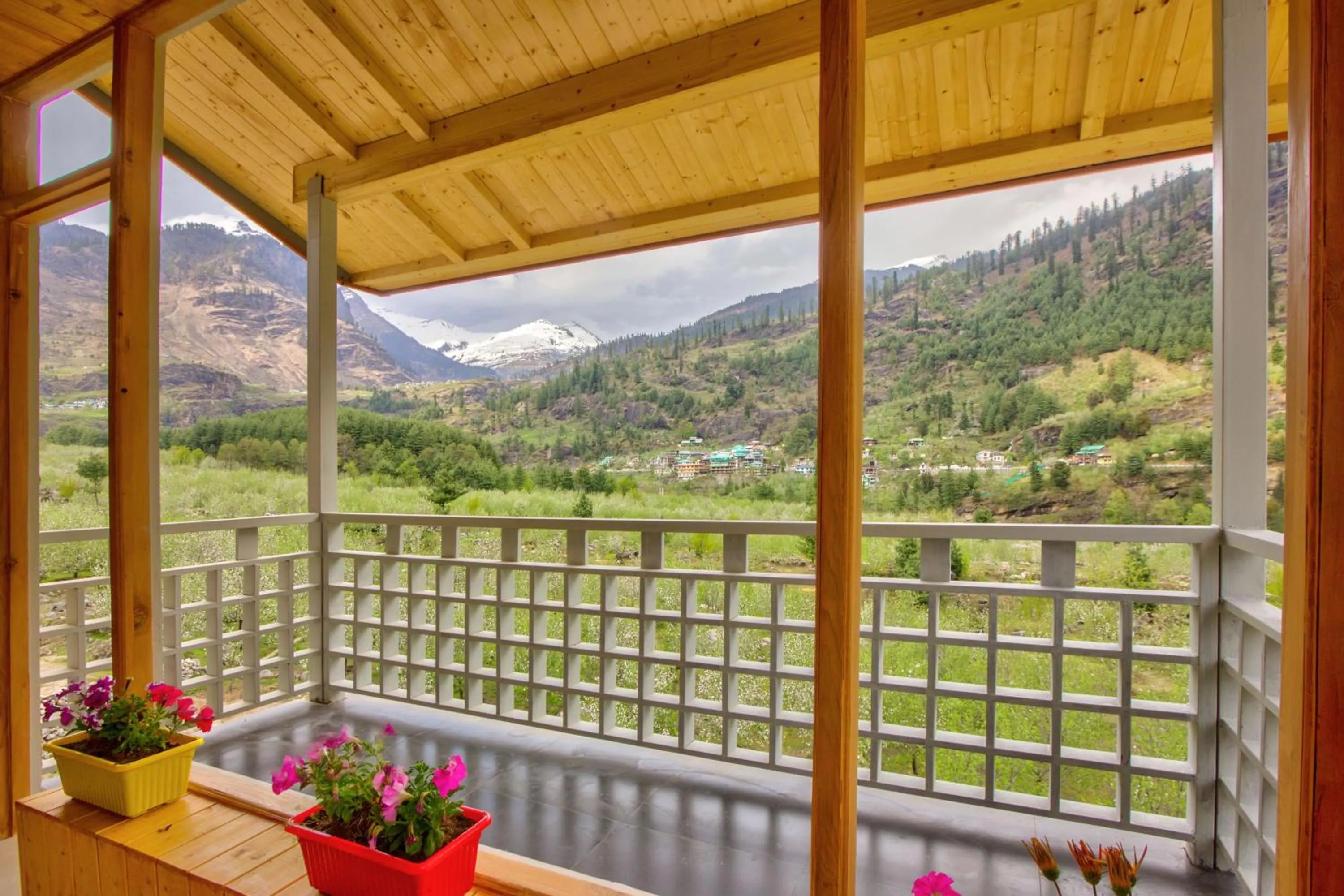 Property building in La Aero Resort Home in Snow Mountains