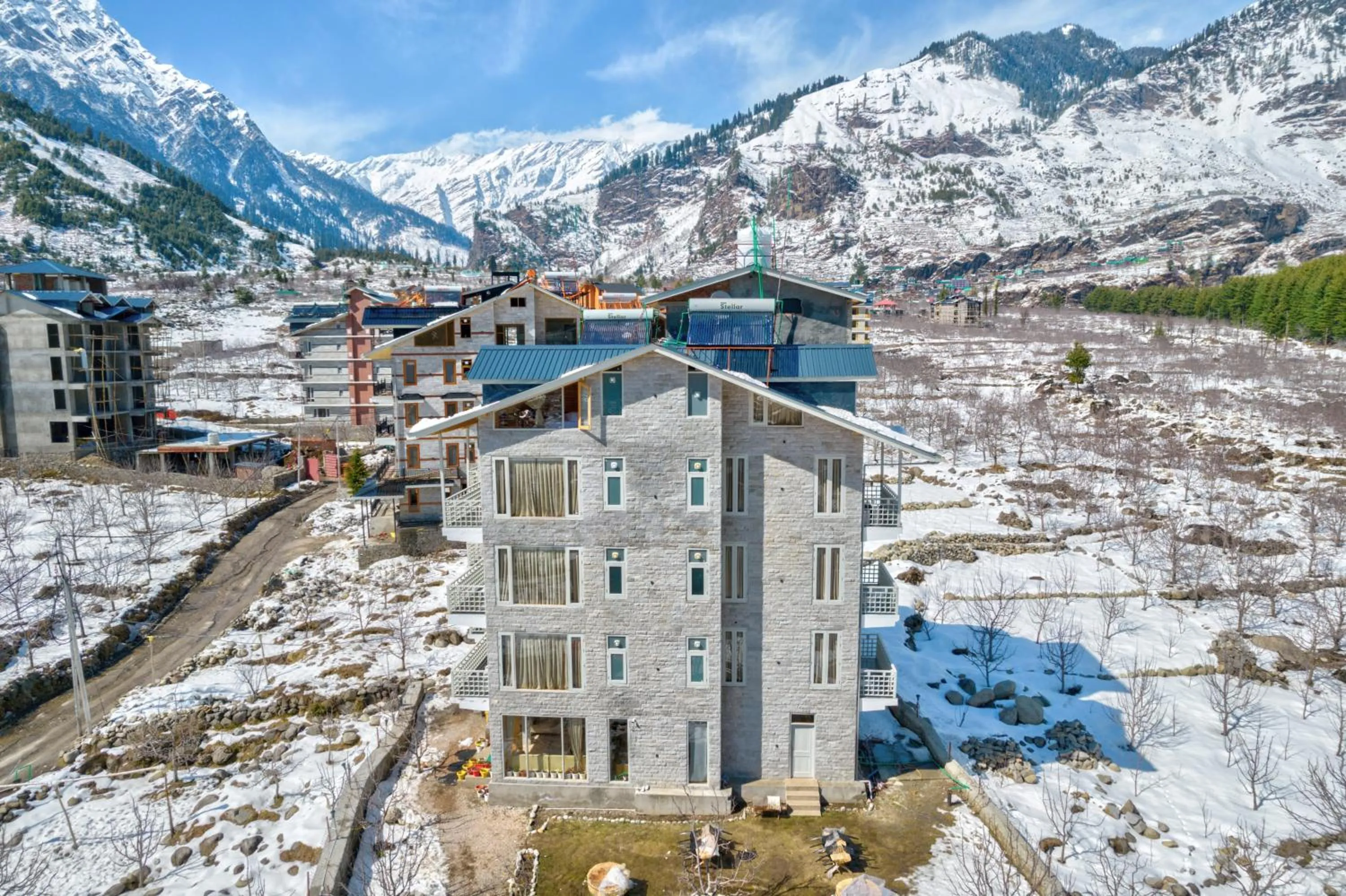 Property building in La Aero Resort Home in Snow Mountains