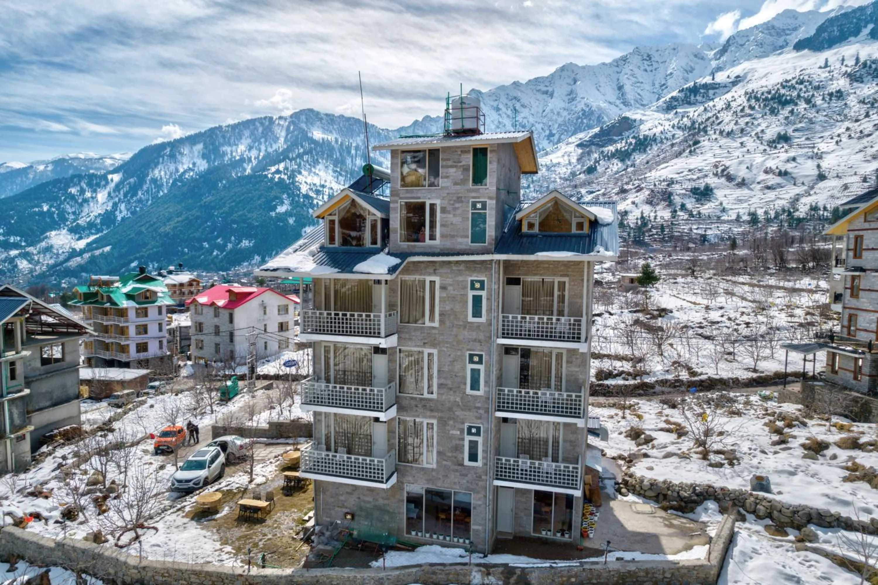 Property building in La Aero Resort Home in Snow Mountains