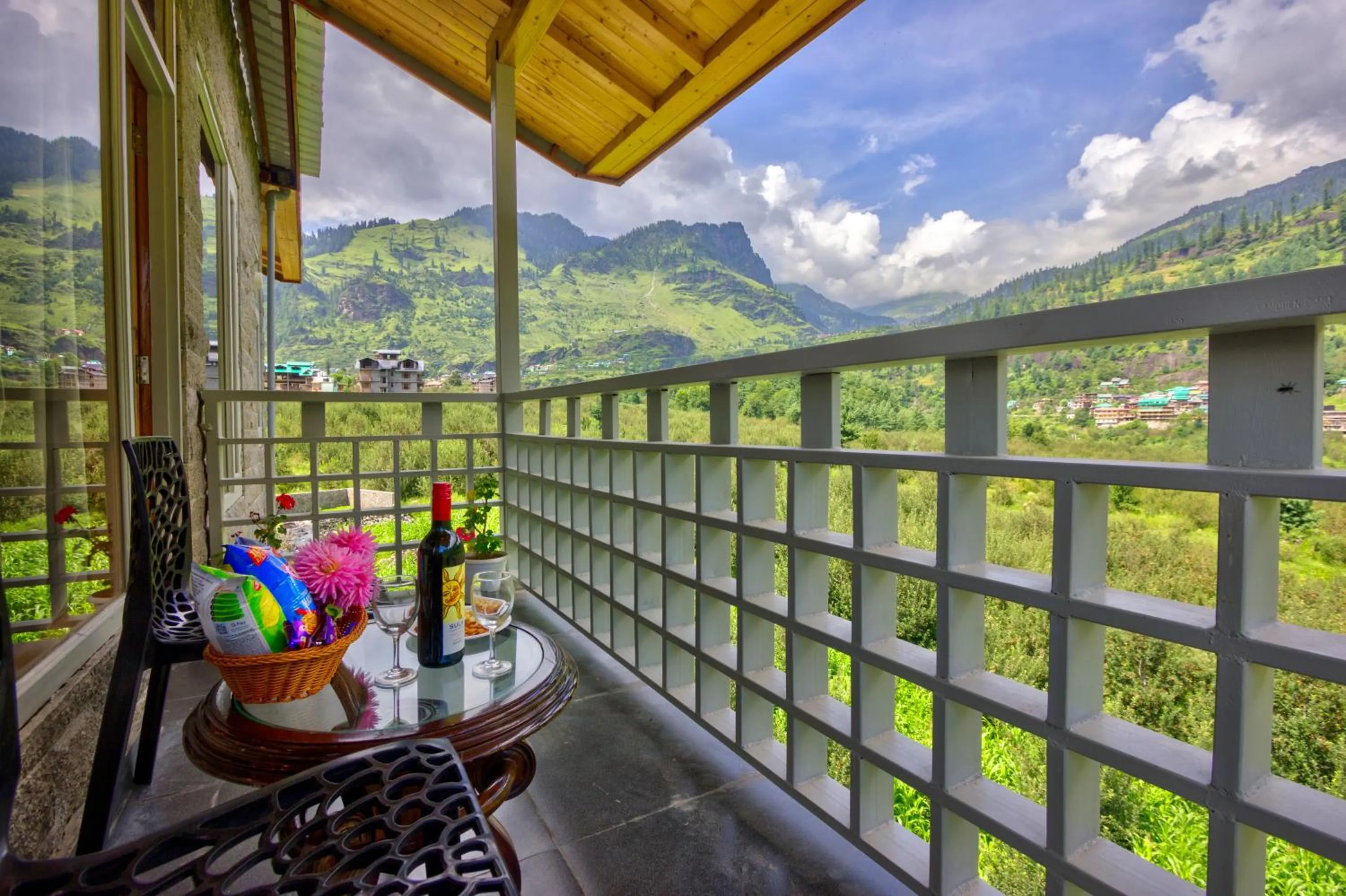 Balcony/Terrace in La Aero Resort Home in Snow Mountains
