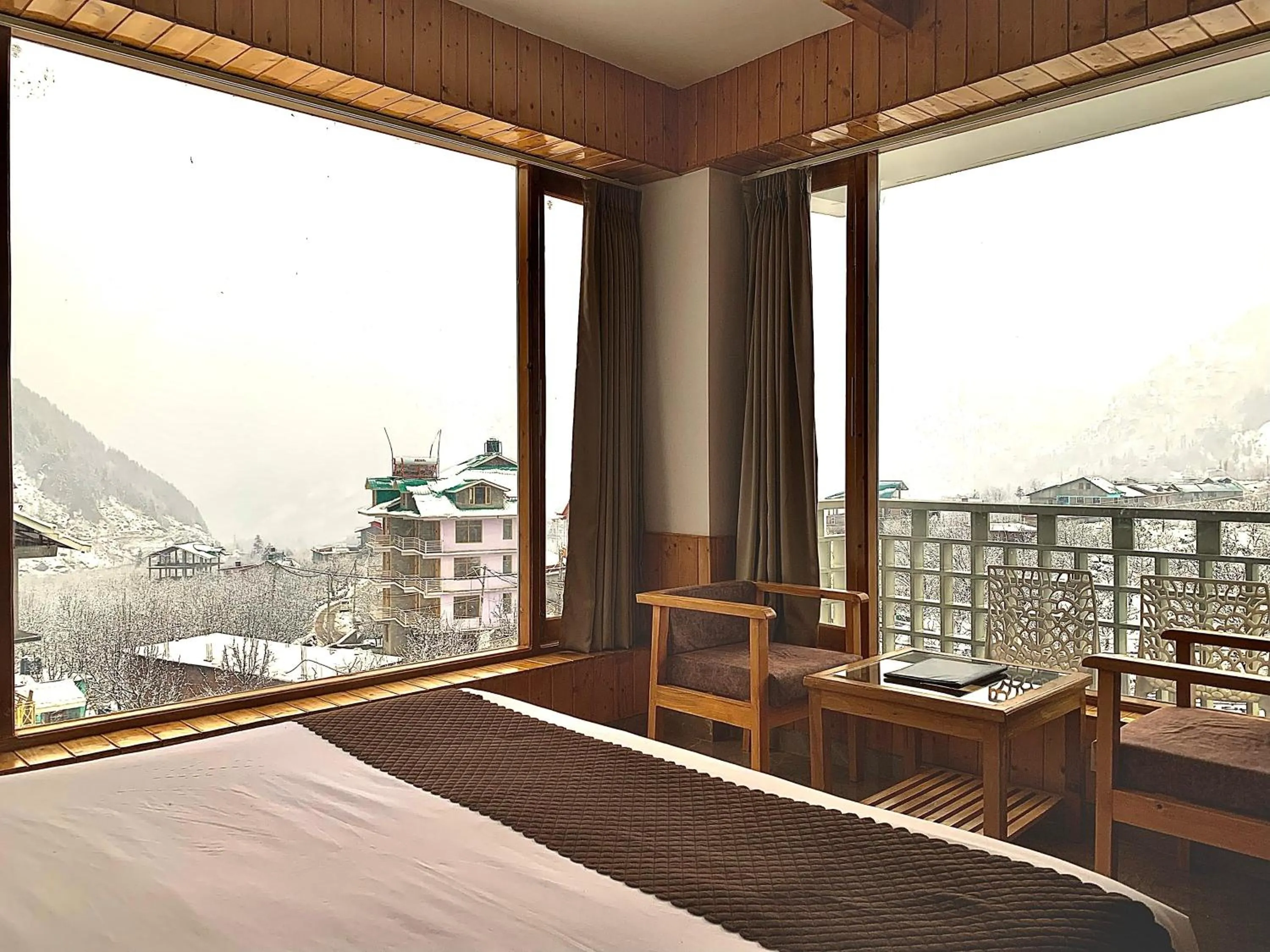 Bed in La Aero Resort Home in Snow Mountains