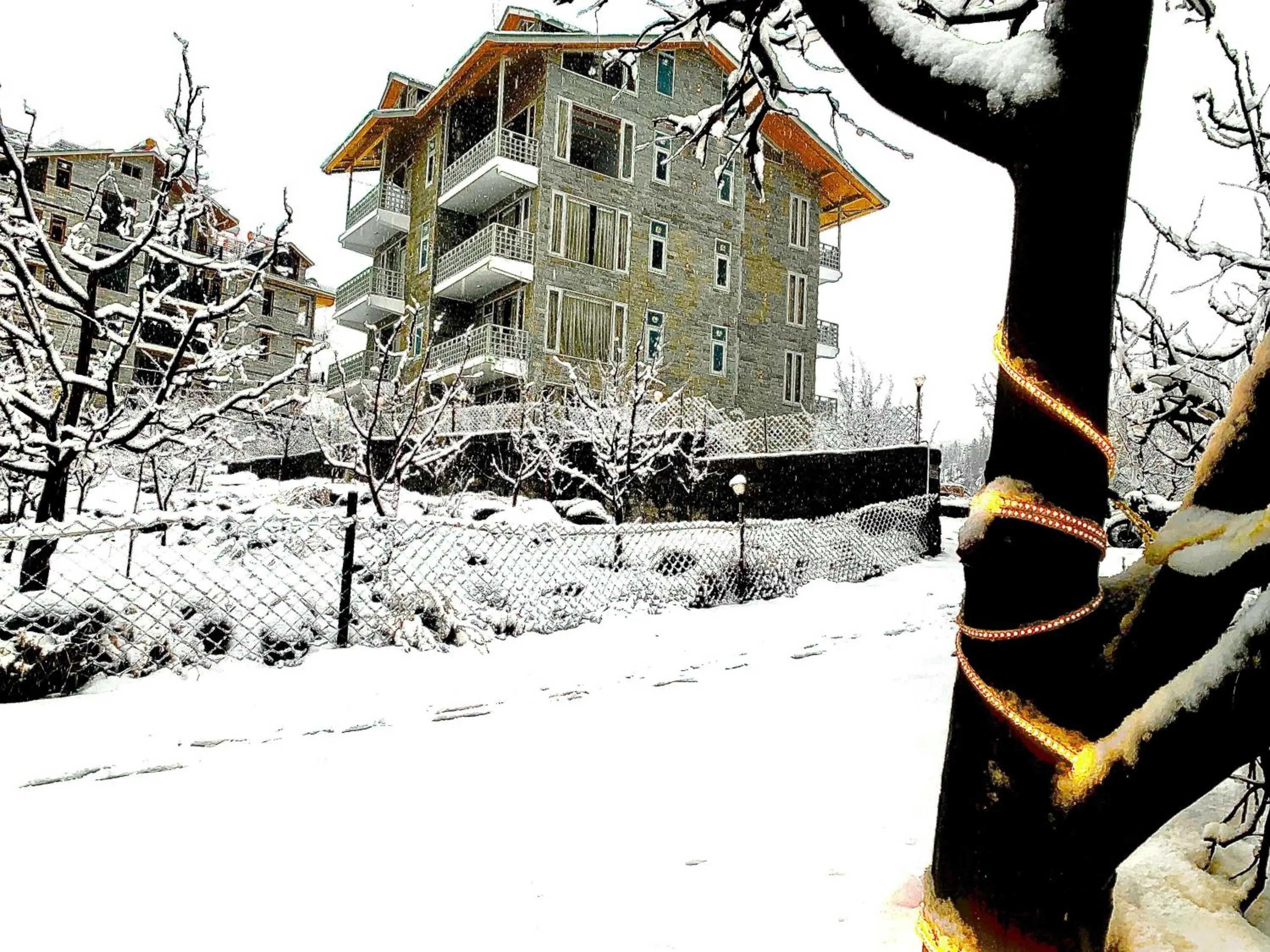 Property building in La Aero Resort Home in Snow Mountains