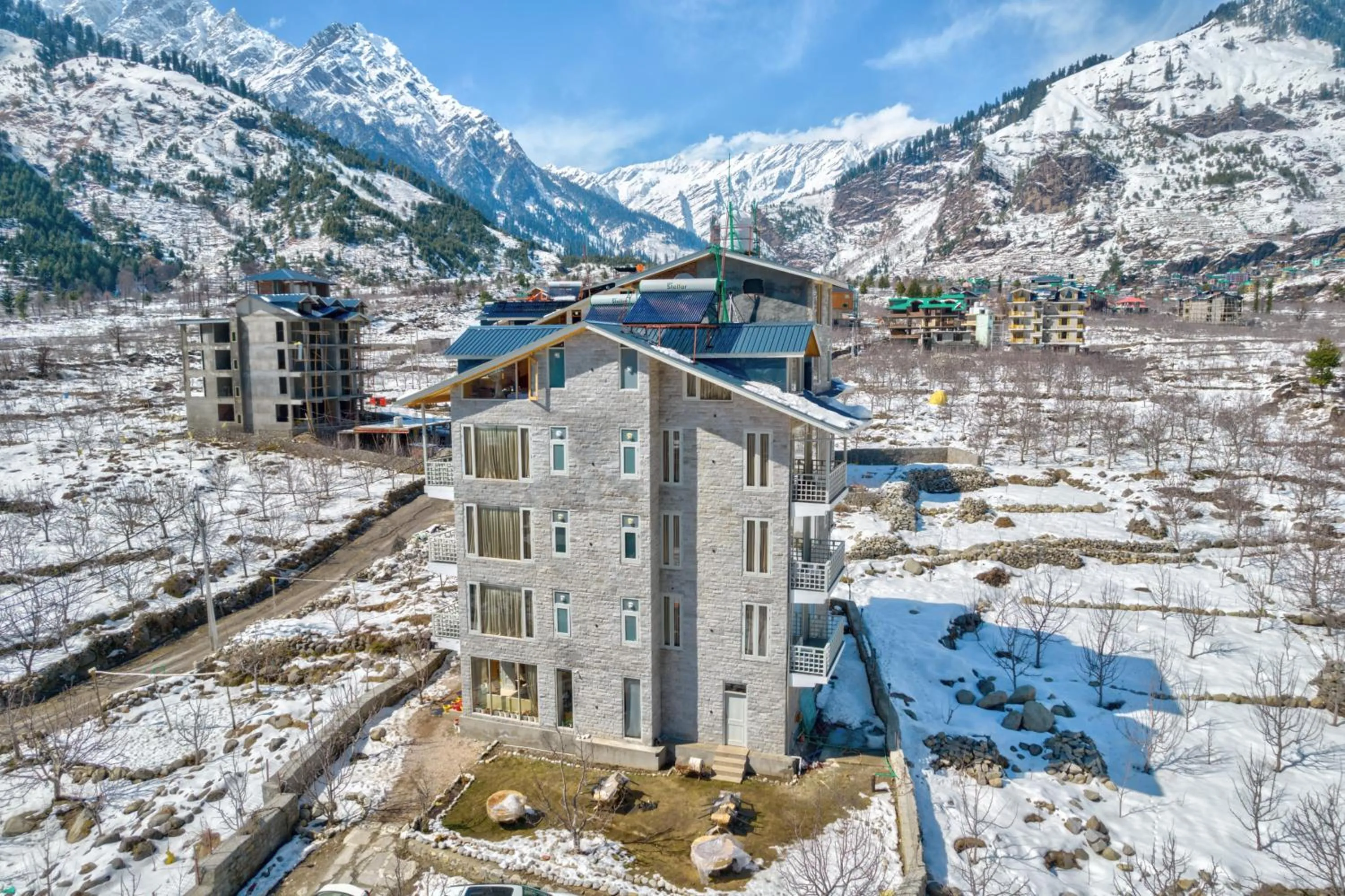 Property building in La Aero Resort Home in Snow Mountains