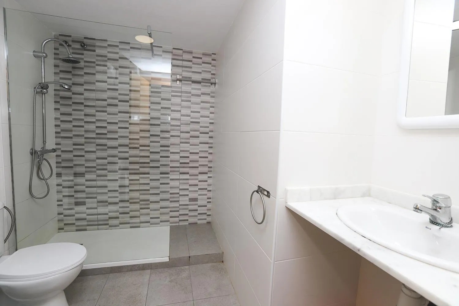 Shower in DIFFERENTFLATS Costa d' Or II
