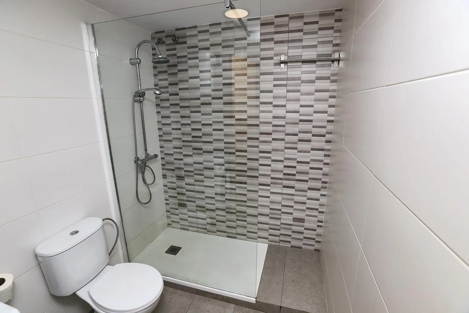 Shower in DIFFERENTFLATS Costa d' Or II