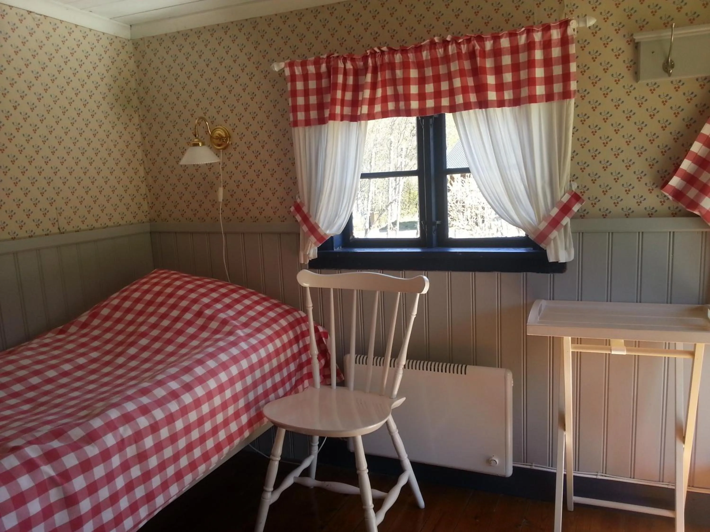 Property building, Bed in Kullsbjörken Bed & Breakfast