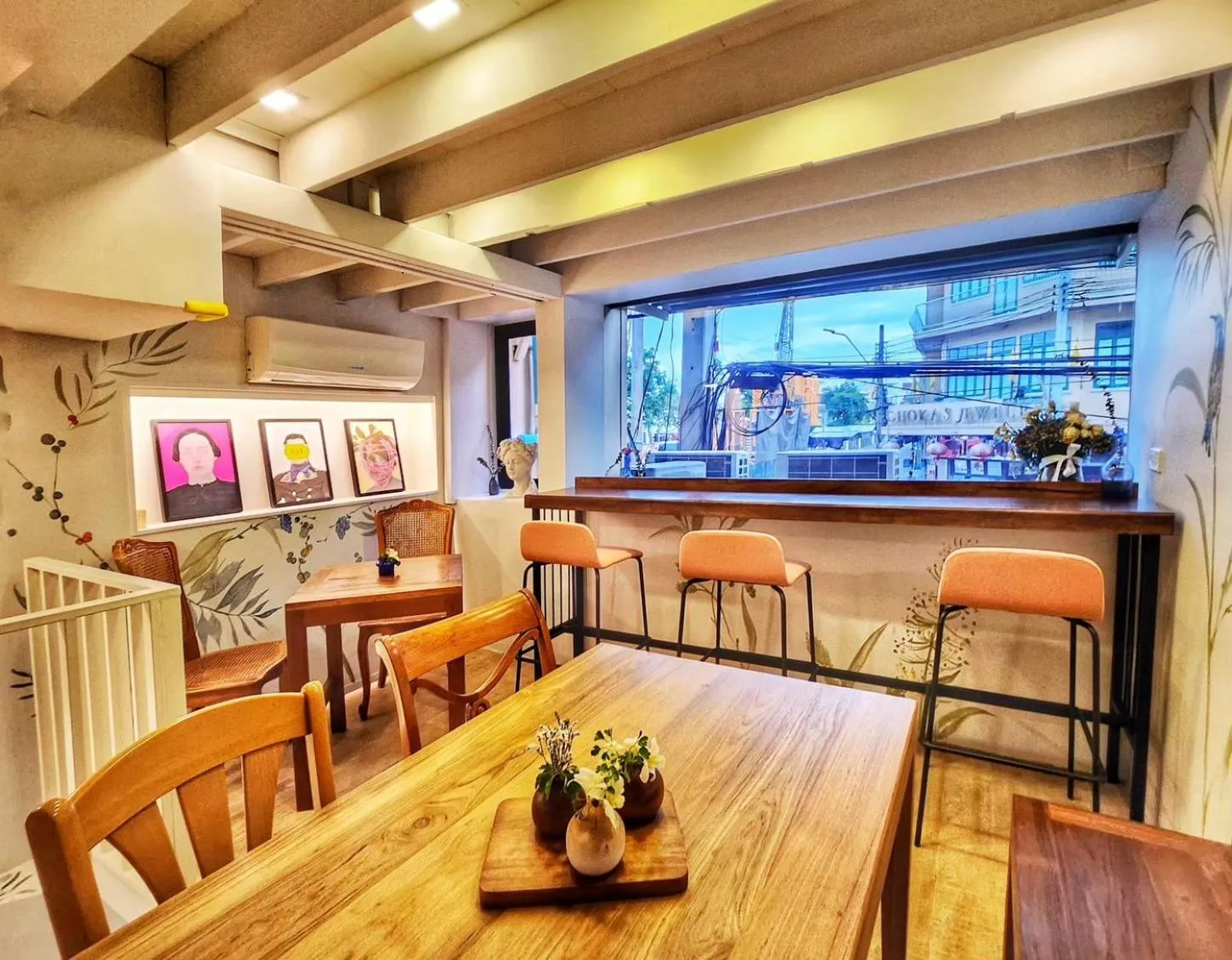 Restaurant/places to eat in Suraya Bangkok