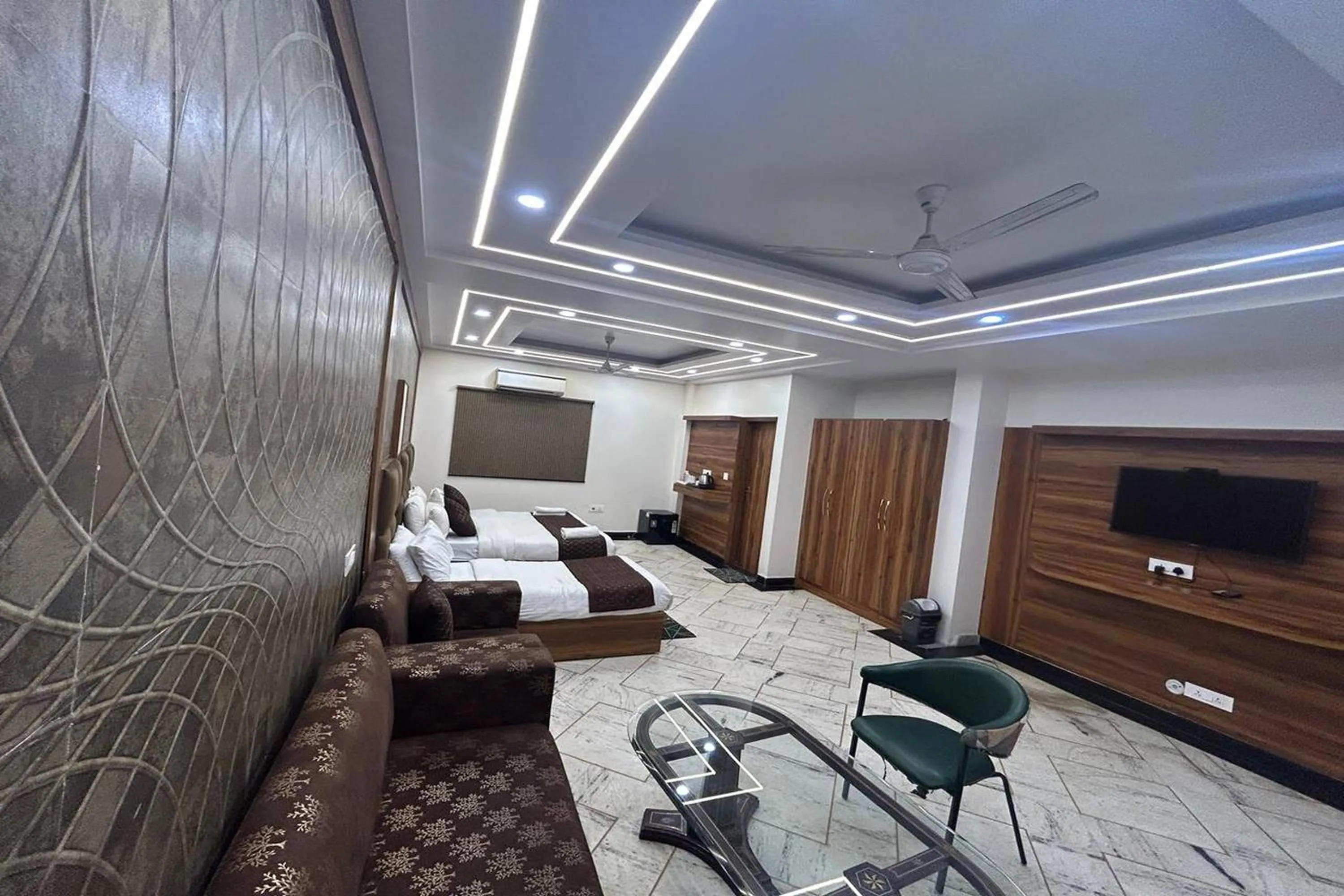 Bed in HOTEL SINGH CONTINETAL