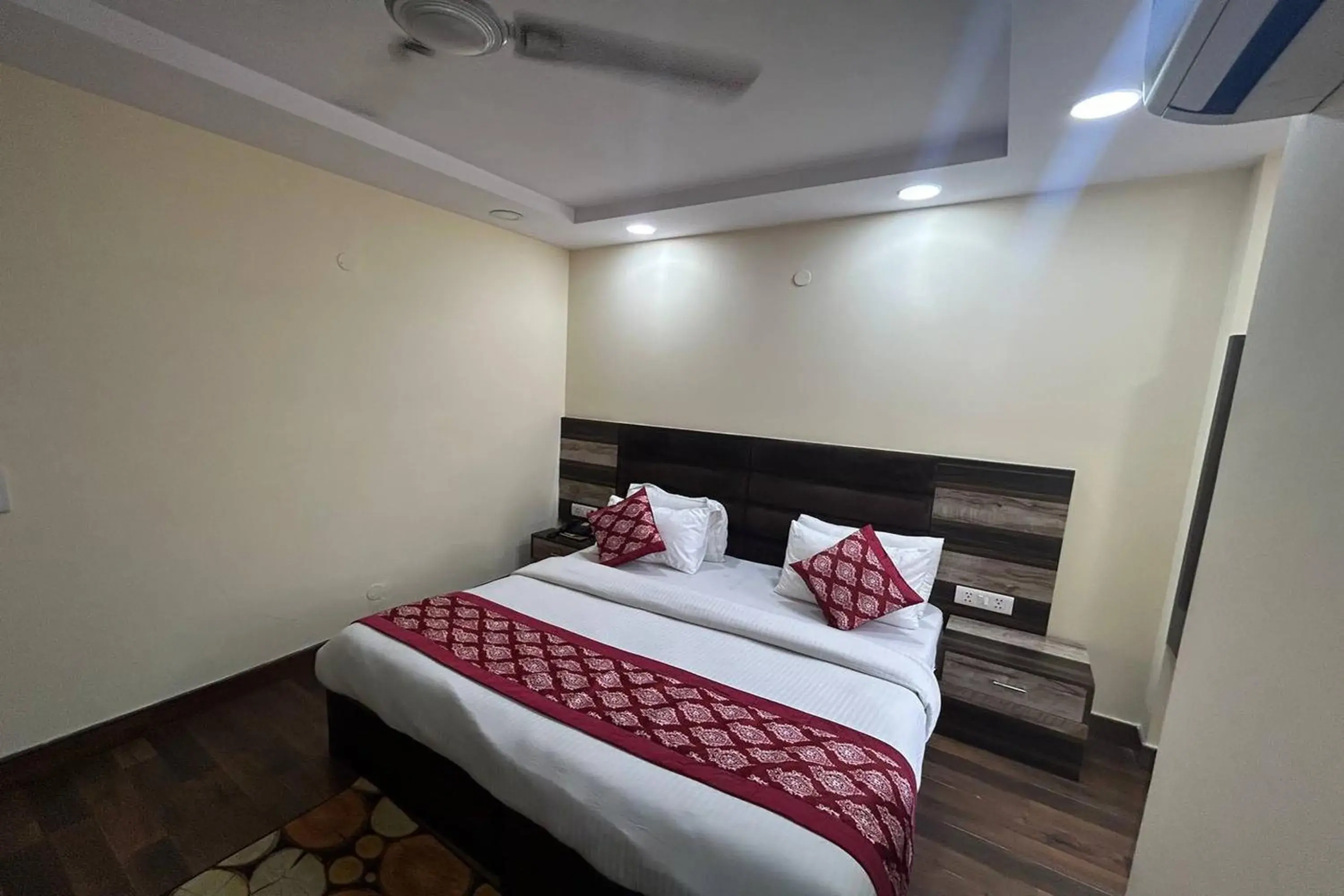 Bed in HOTEL SINGH CONTINETAL Bed in HOTEL SINGH CONTINETAL