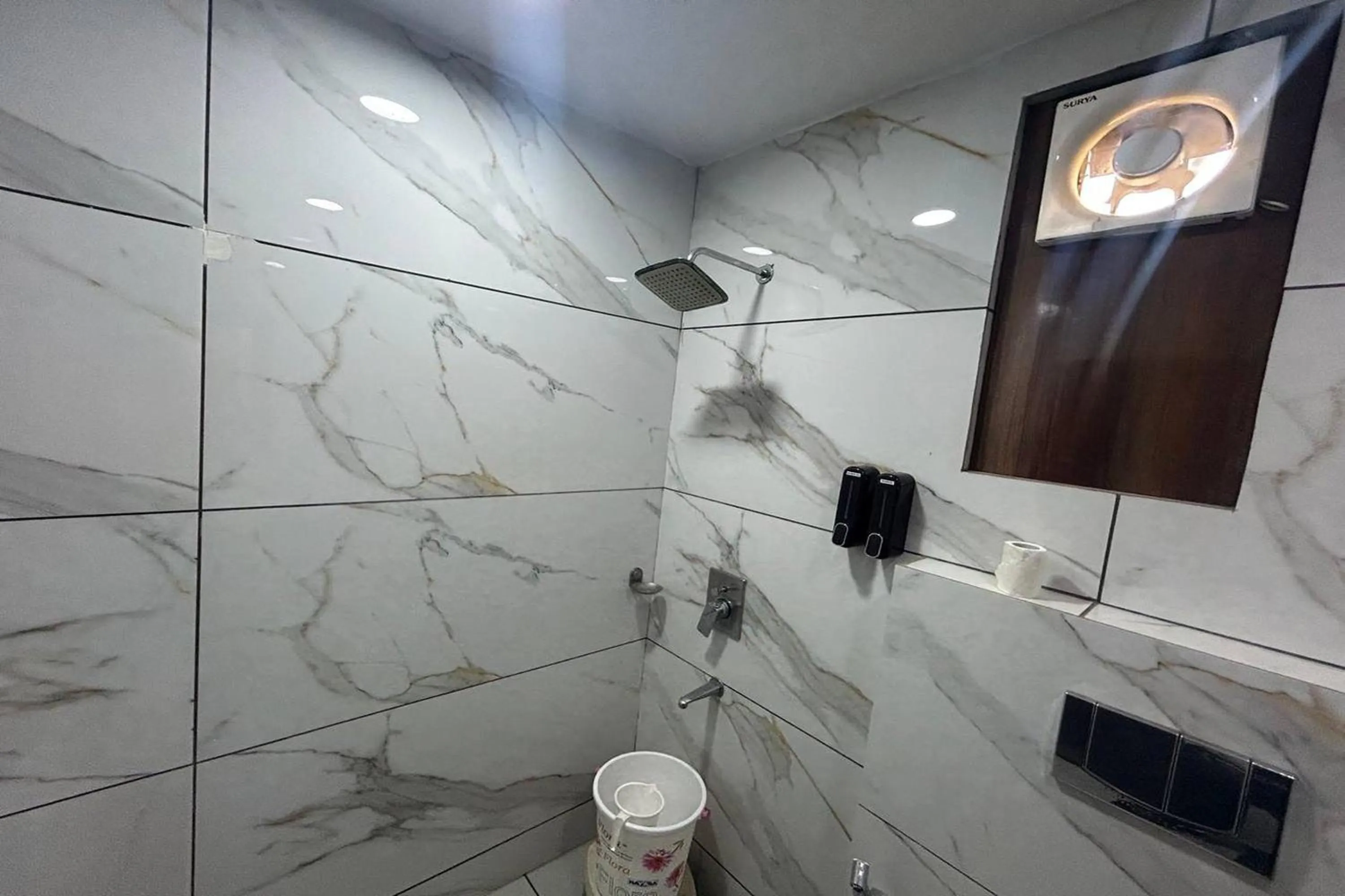 Shower in HOTEL SINGH CONTINETAL